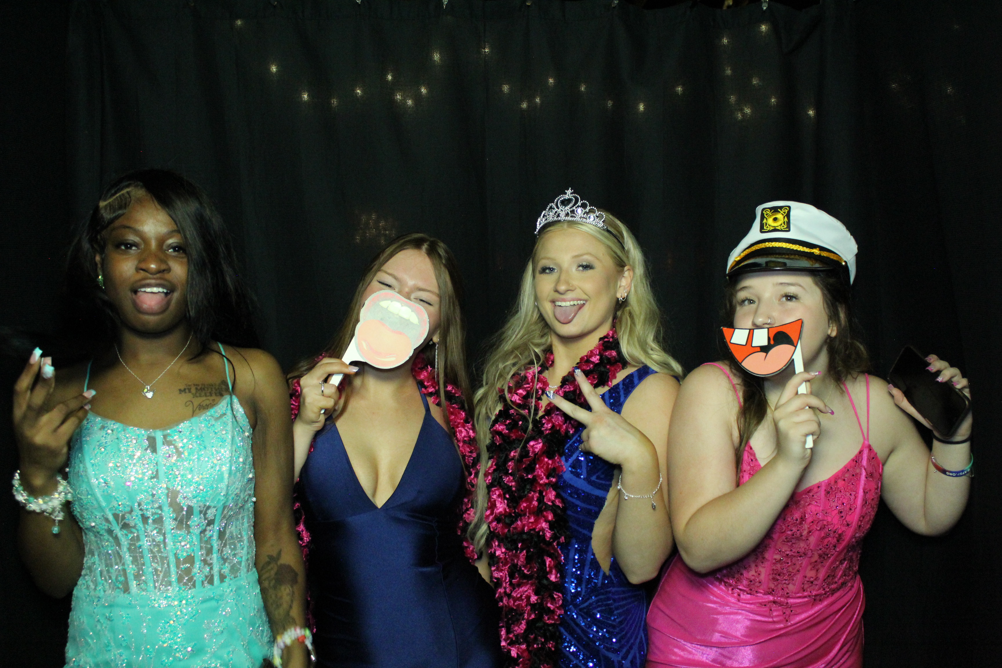 Reading Junior Senior Prom | View more photos from the event at gallery.photoboothcincy.com/u/PhotoBoothCincy/Reading-Junior-Senior-Prom