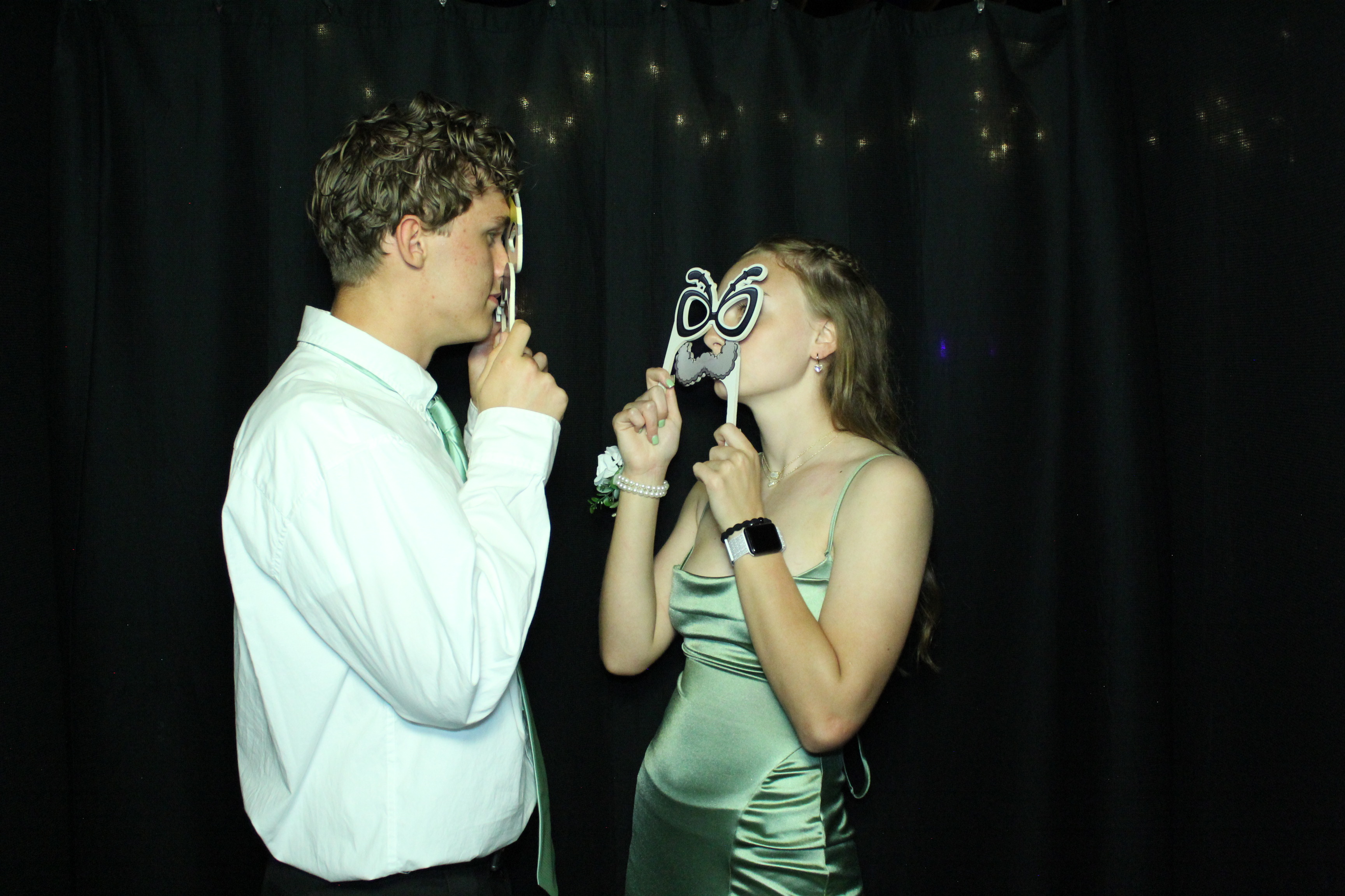 Reading Junior Senior Prom | View more photos from the event at gallery.photoboothcincy.com/u/PhotoBoothCincy/Reading-Junior-Senior-Prom
