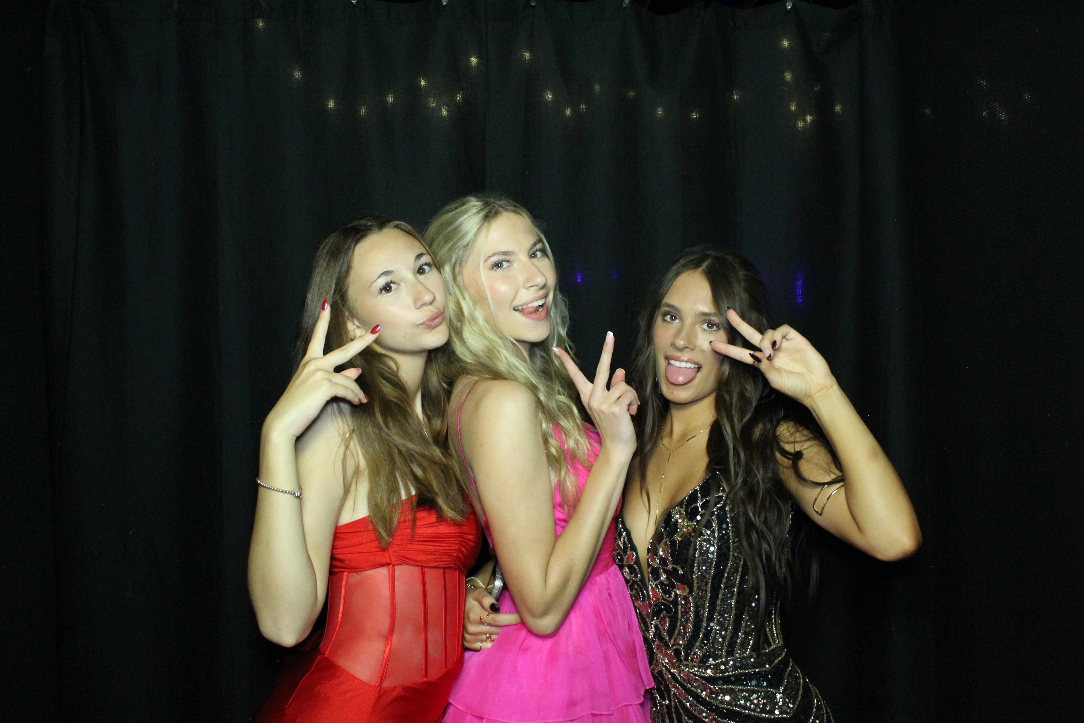 Reading Junior Senior Prom | View more photos from the event at gallery.photoboothcincy.com/u/PhotoBoothCincy/Reading-Junior-Senior-Prom