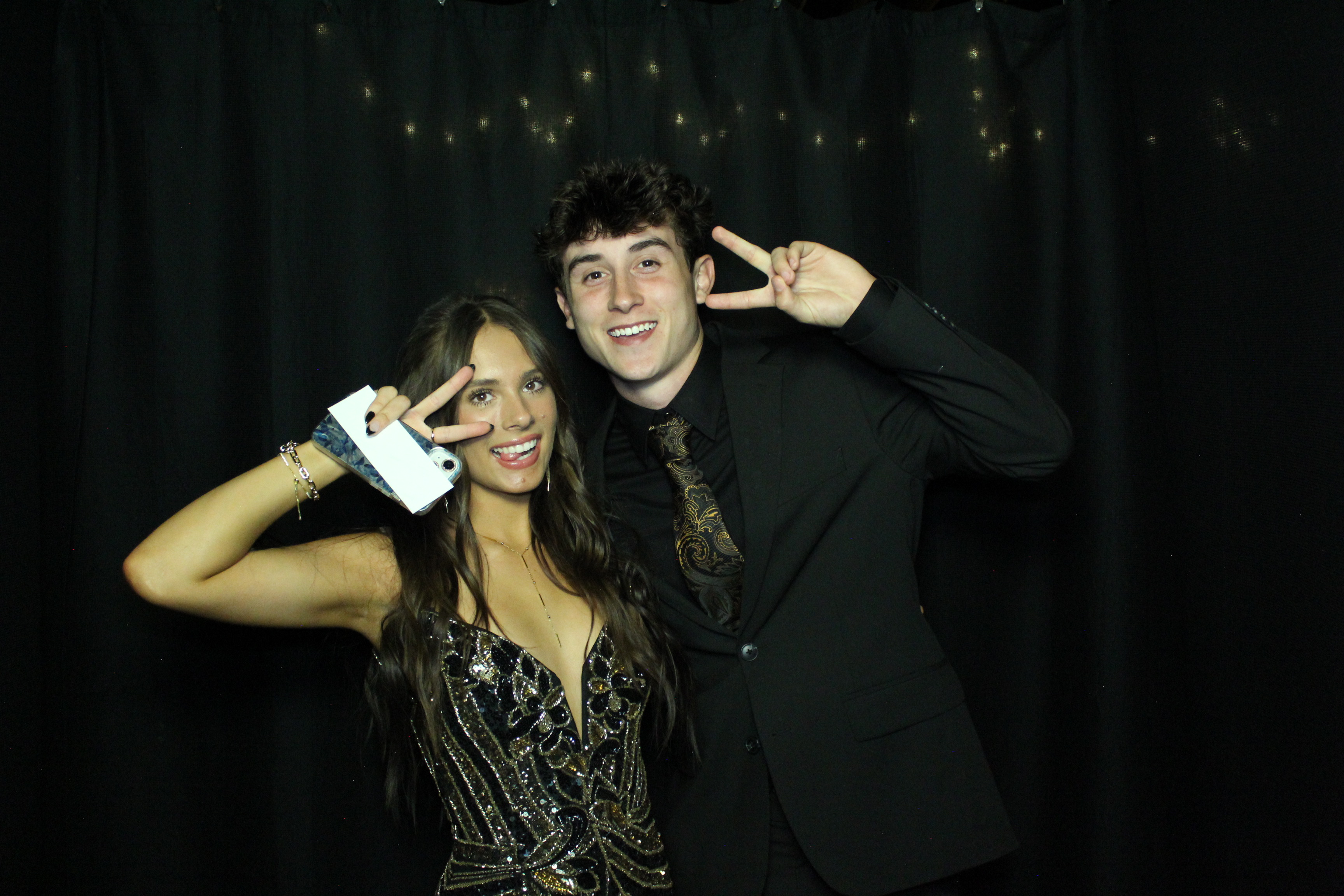 Reading Junior Senior Prom | View more photos from the event at gallery.photoboothcincy.com/u/PhotoBoothCincy/Reading-Junior-Senior-Prom
