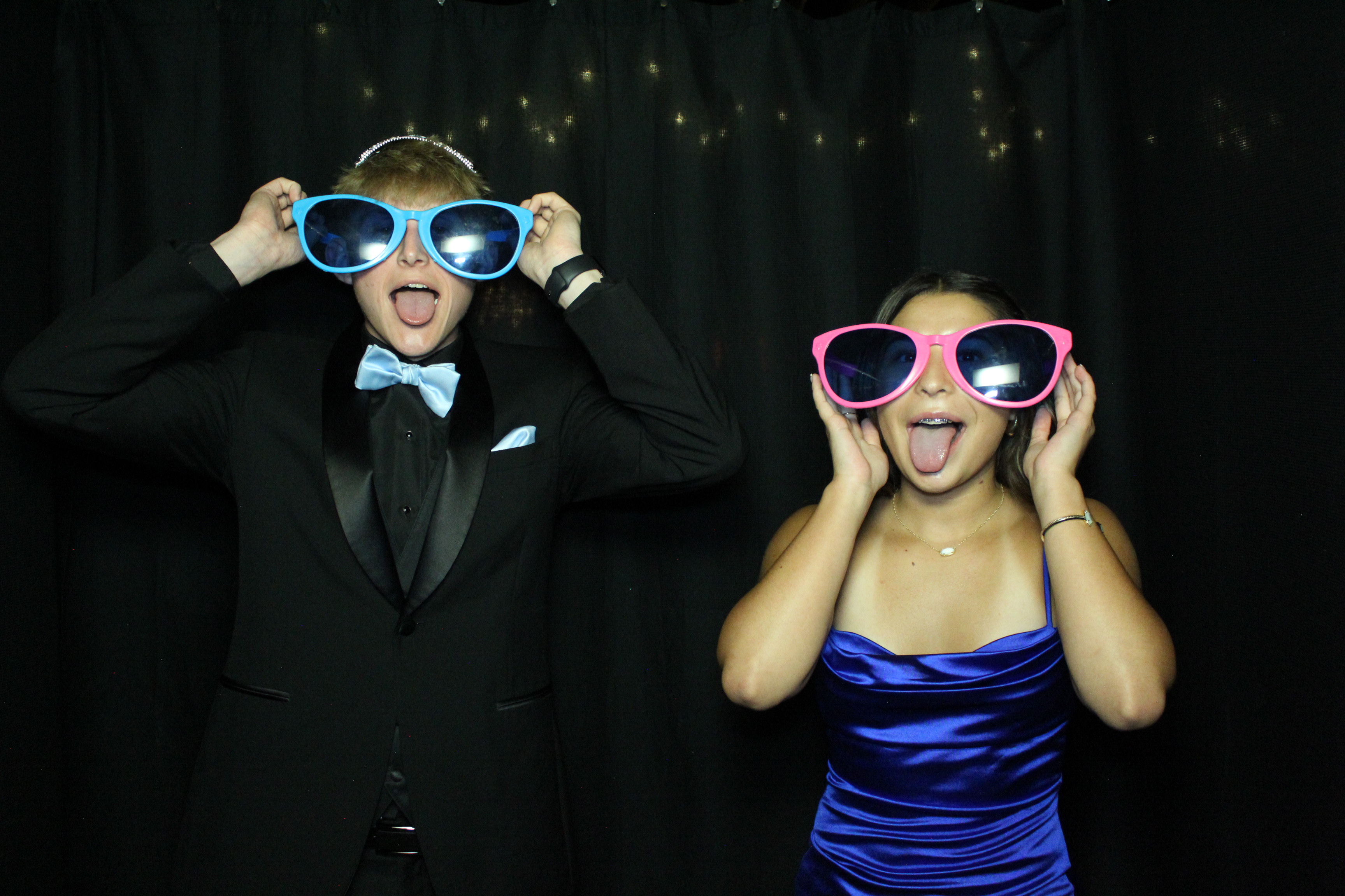 Reading Junior Senior Prom | View more photos from the event at gallery.photoboothcincy.com/u/PhotoBoothCincy/Reading-Junior-Senior-Prom