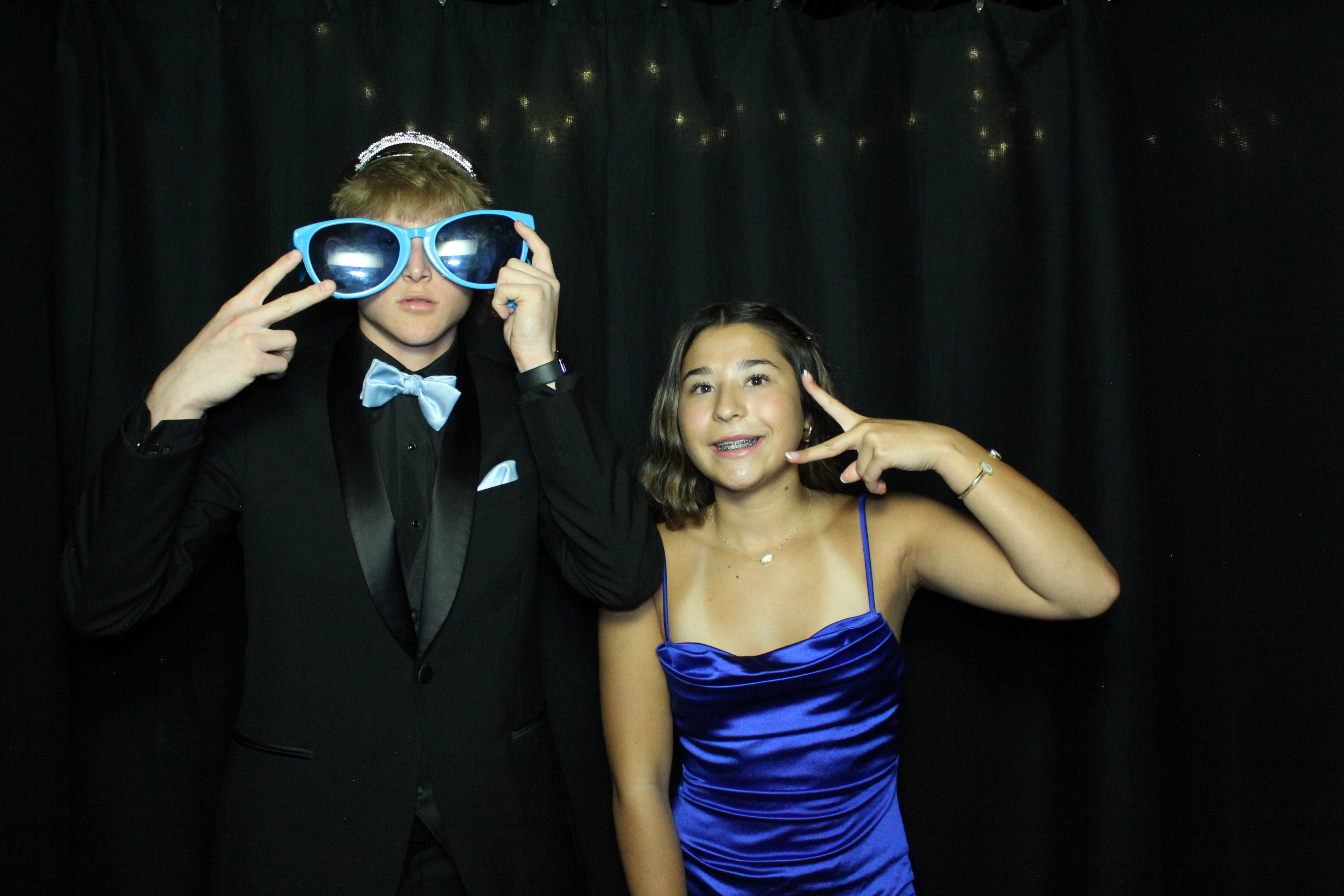 Reading Junior Senior Prom | View more photos from the event at gallery.photoboothcincy.com/u/PhotoBoothCincy/Reading-Junior-Senior-Prom