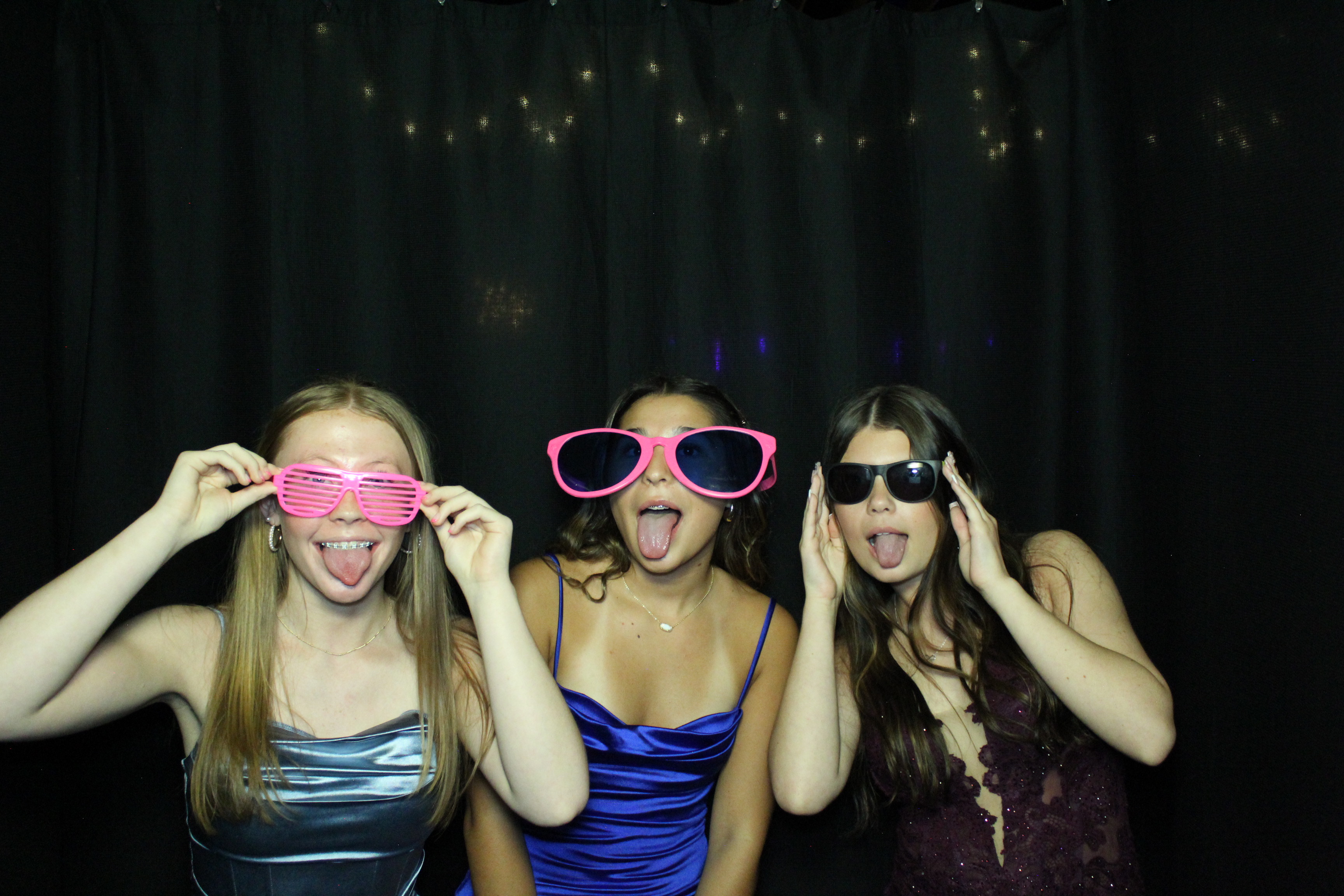 Reading Junior Senior Prom | View more photos from the event at gallery.photoboothcincy.com/u/PhotoBoothCincy/Reading-Junior-Senior-Prom