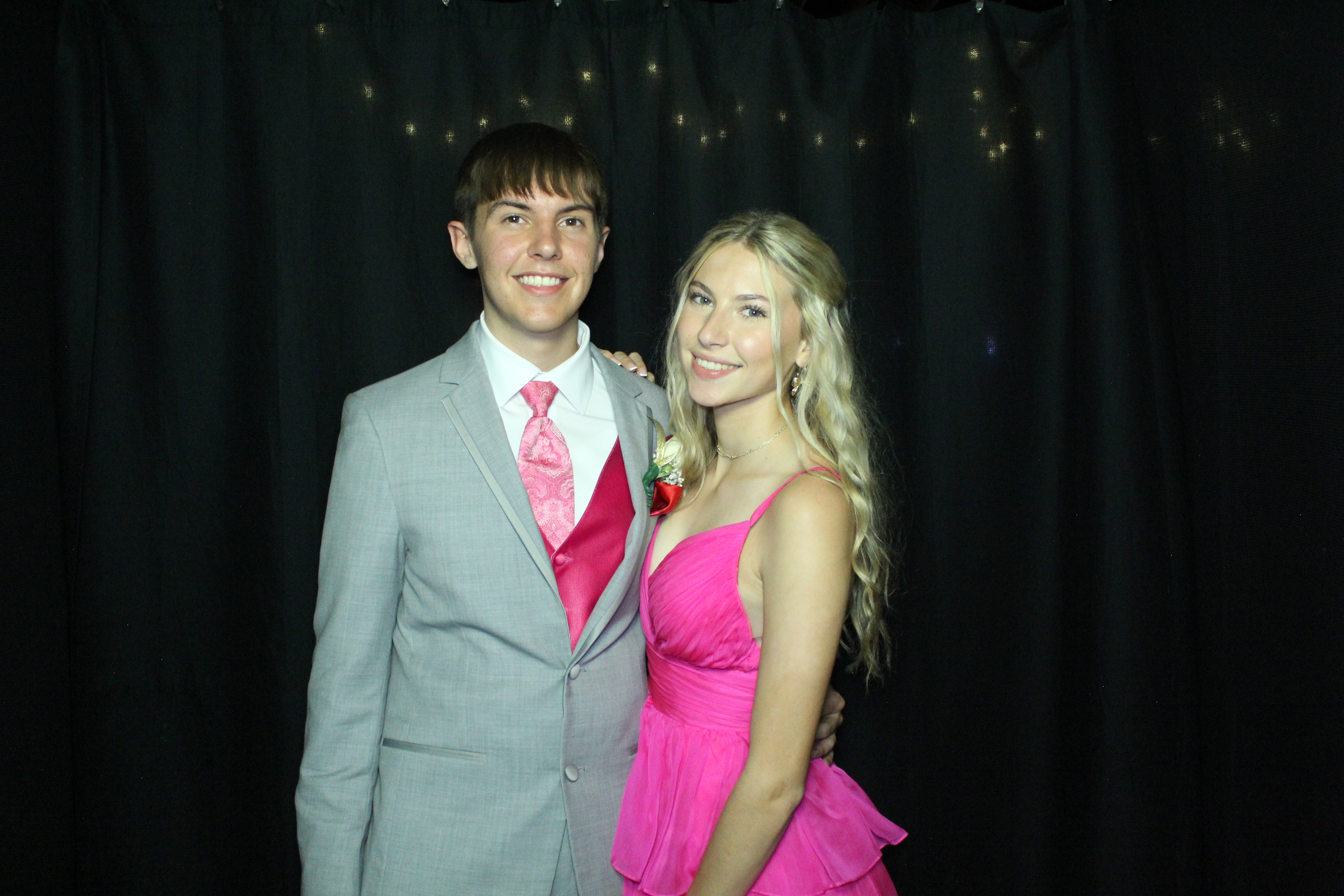Reading Junior Senior Prom | View more photos from the event at gallery.photoboothcincy.com/u/PhotoBoothCincy/Reading-Junior-Senior-Prom