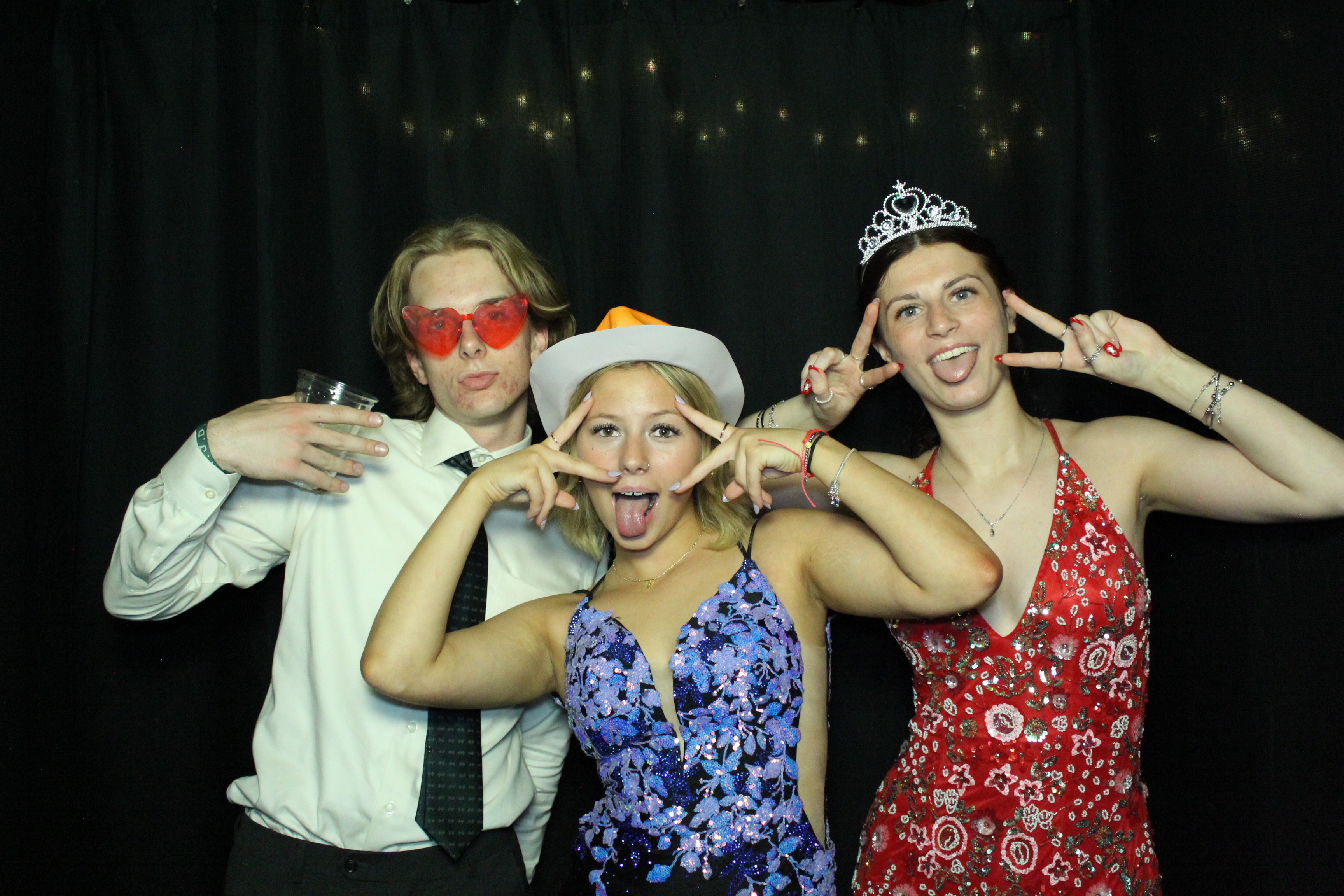Reading Junior Senior Prom | View more photos from the event at gallery.photoboothcincy.com/u/PhotoBoothCincy/Reading-Junior-Senior-Prom