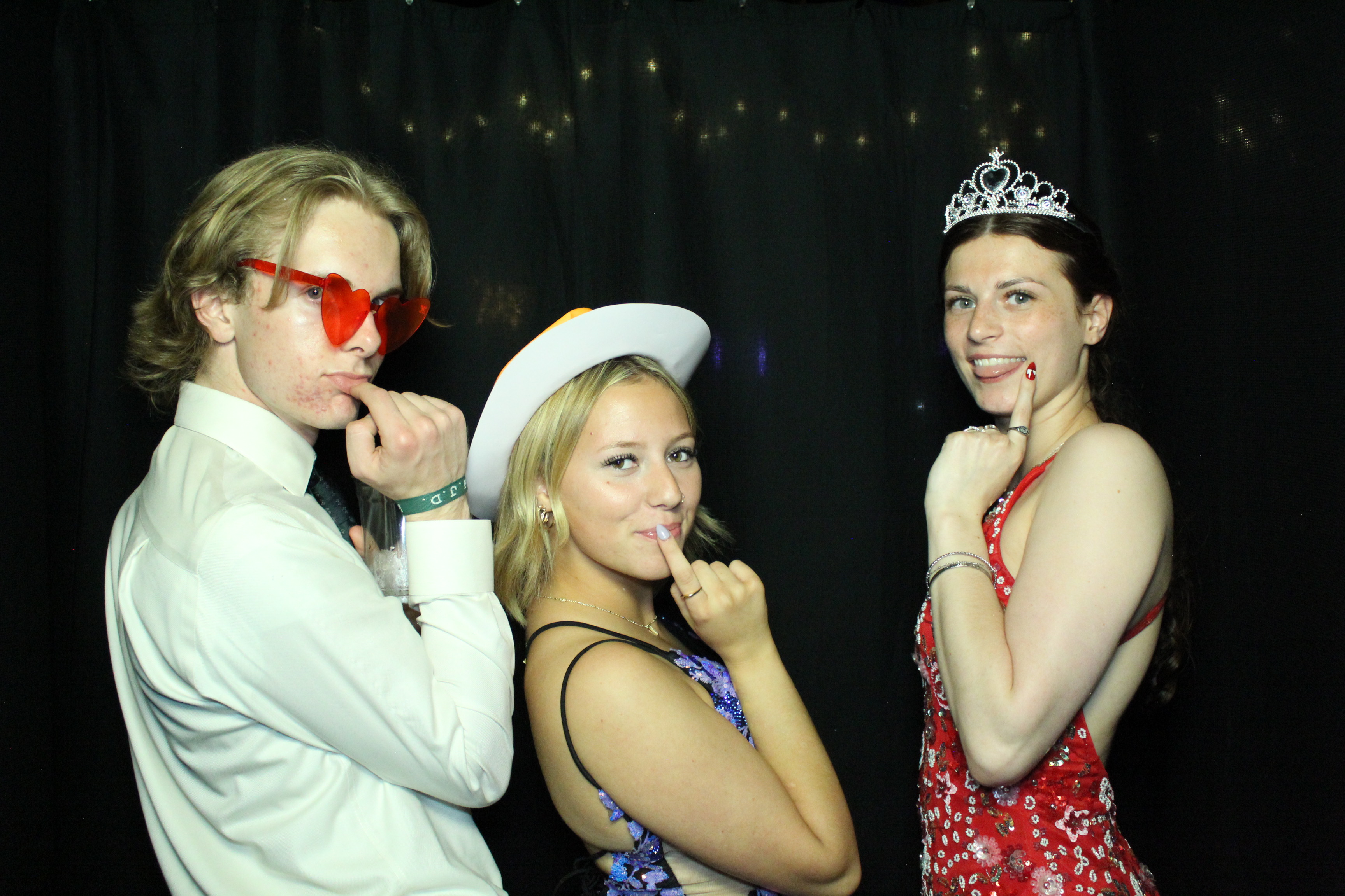 Reading Junior Senior Prom | View more photos from the event at gallery.photoboothcincy.com/u/PhotoBoothCincy/Reading-Junior-Senior-Prom