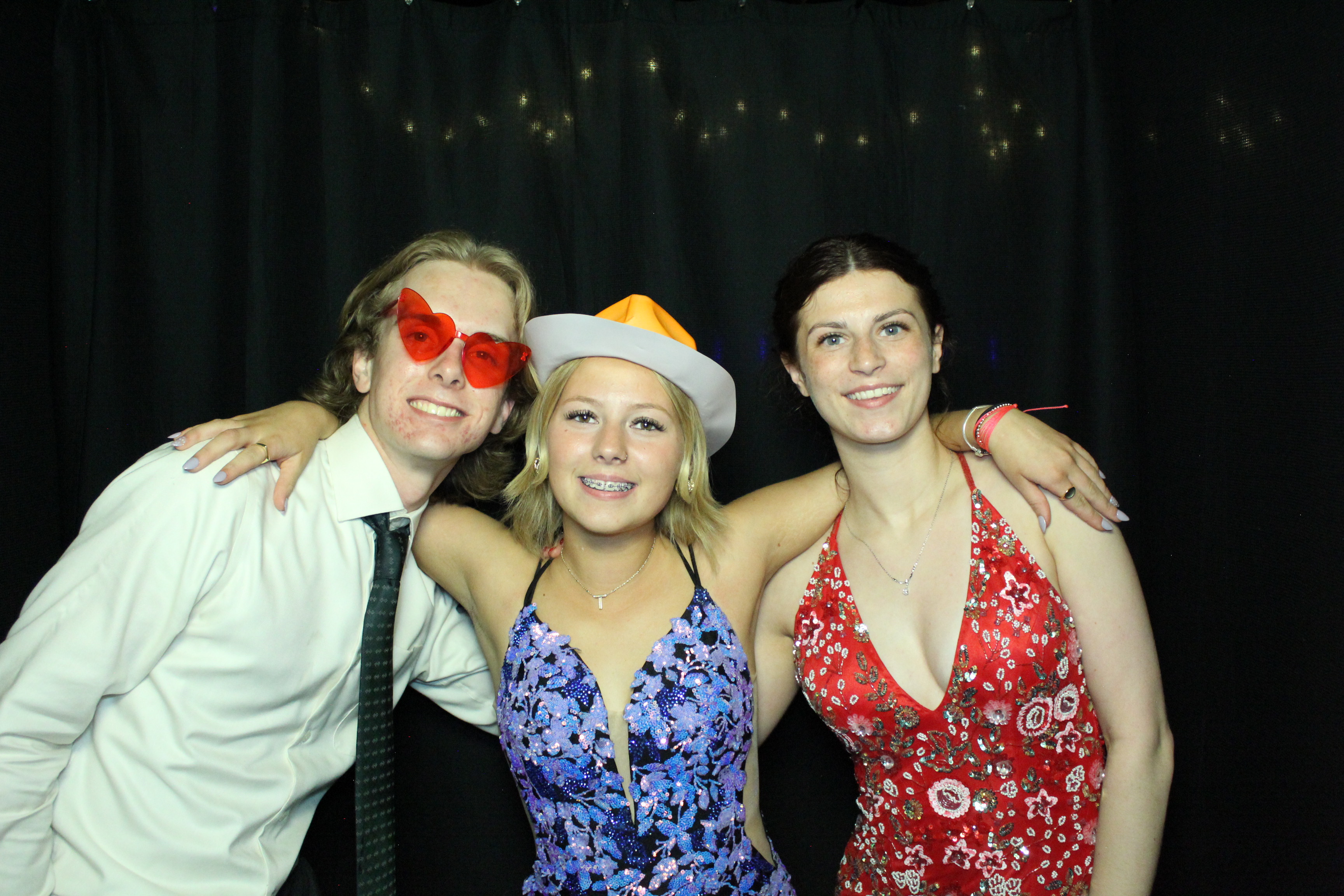 Reading Junior Senior Prom | View more photos from the event at gallery.photoboothcincy.com/u/PhotoBoothCincy/Reading-Junior-Senior-Prom
