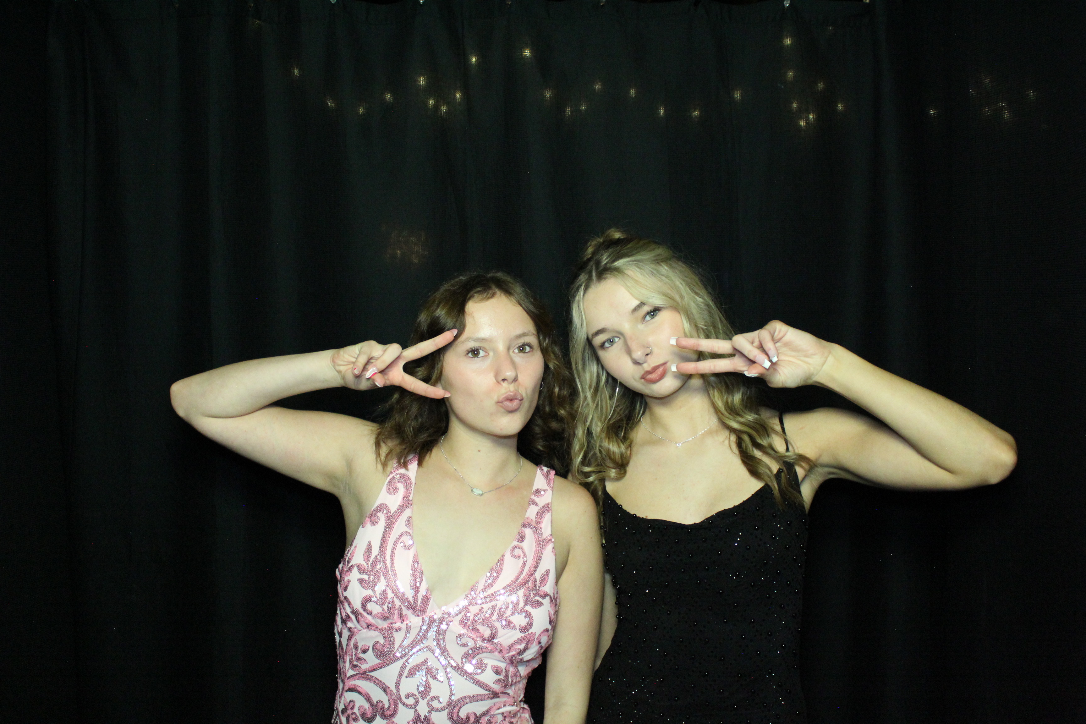 Reading Junior Senior Prom | View more photos from the event at gallery.photoboothcincy.com/u/PhotoBoothCincy/Reading-Junior-Senior-Prom