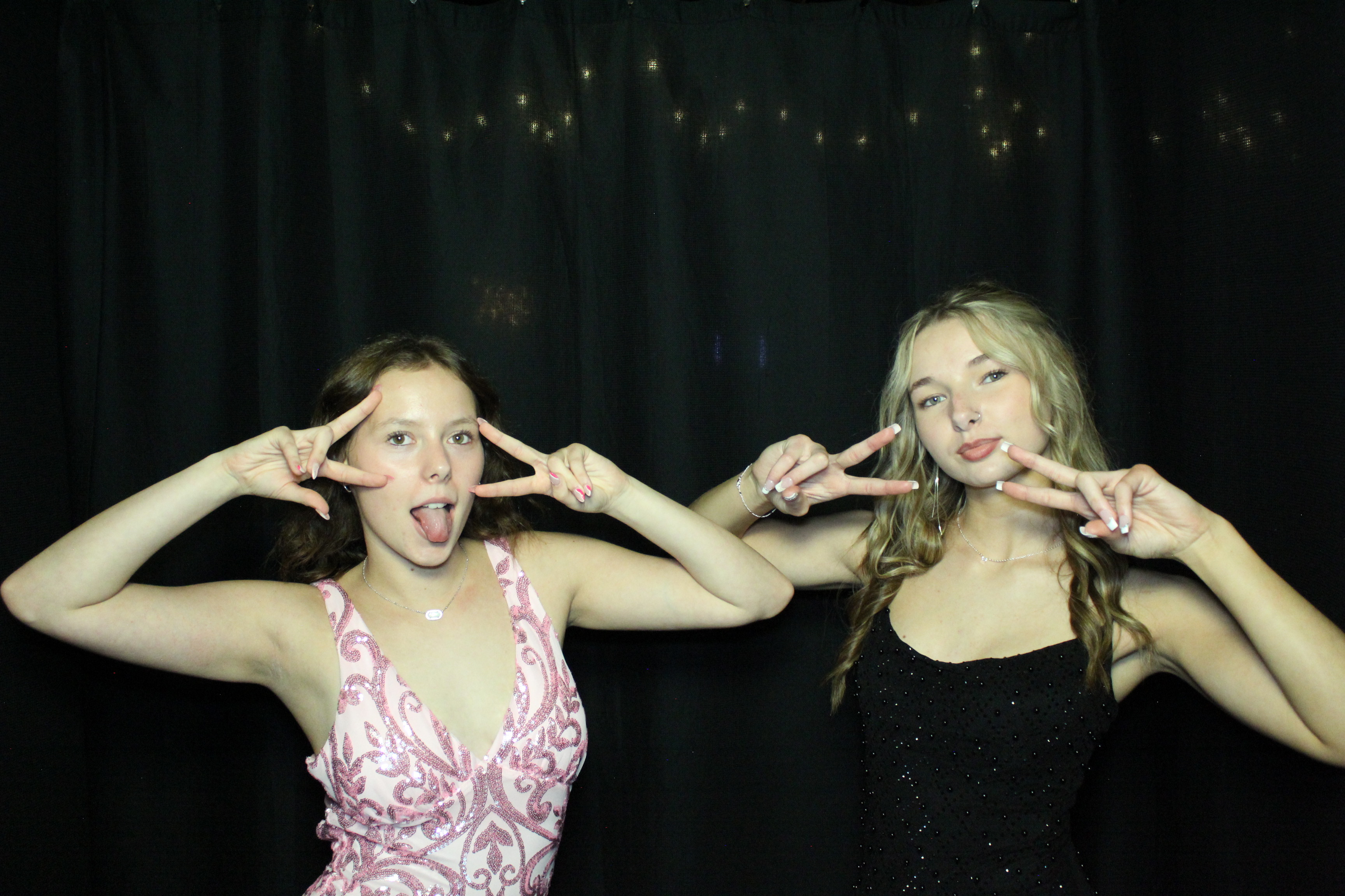 Reading Junior Senior Prom | View more photos from the event at gallery.photoboothcincy.com/u/PhotoBoothCincy/Reading-Junior-Senior-Prom