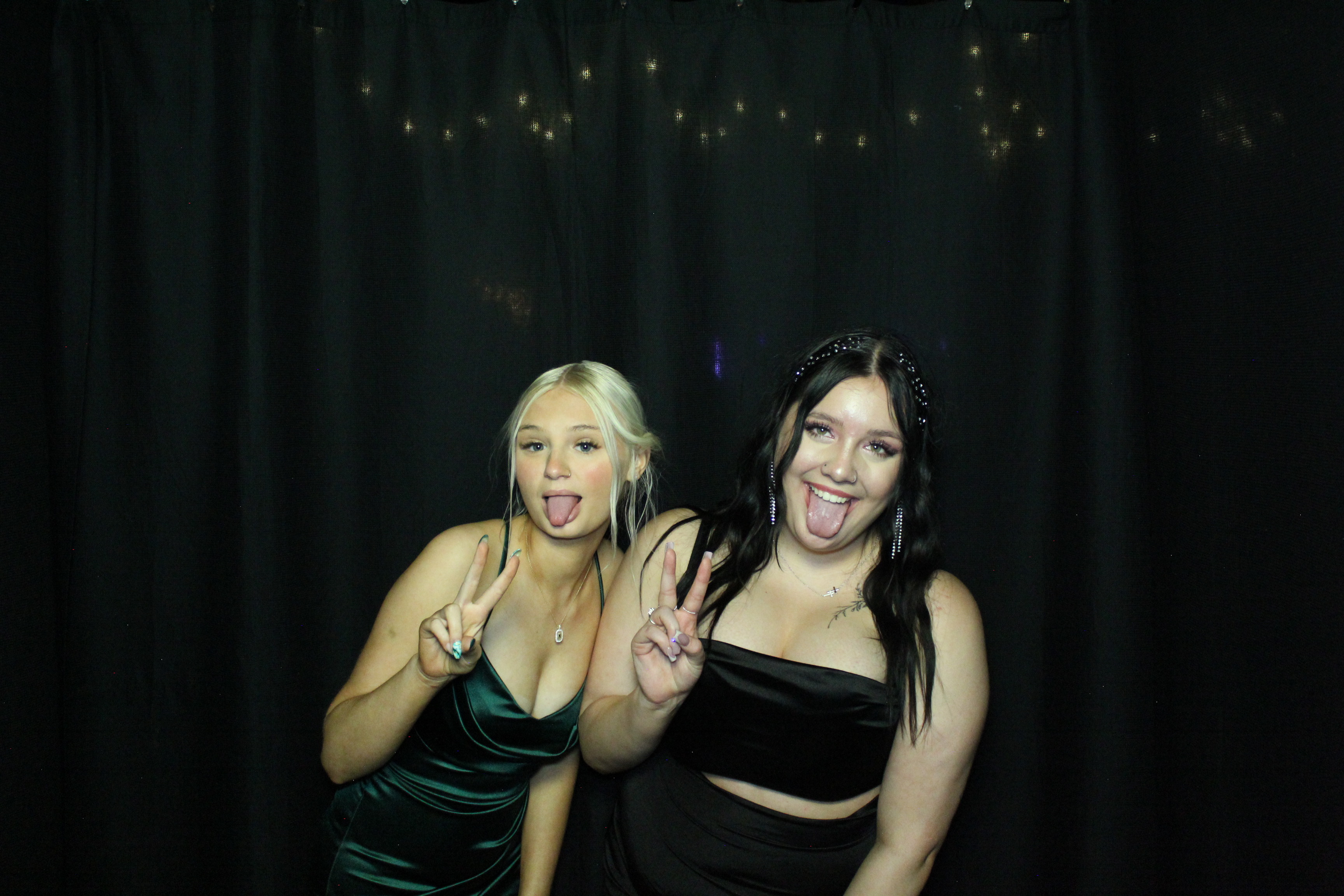 Reading Junior Senior Prom | View more photos from the event at gallery.photoboothcincy.com/u/PhotoBoothCincy/Reading-Junior-Senior-Prom