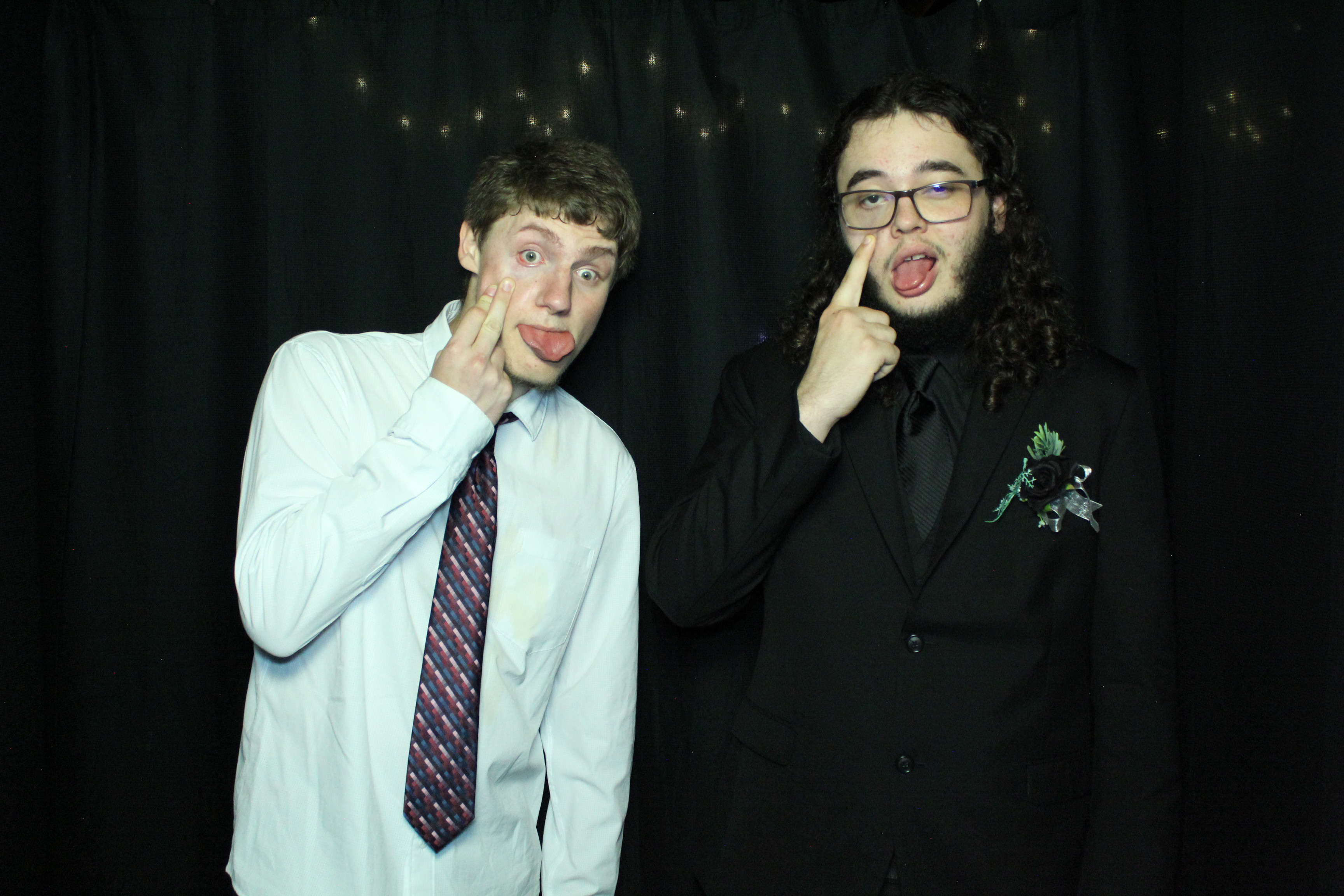 Reading Junior Senior Prom | View more photos from the event at gallery.photoboothcincy.com/u/PhotoBoothCincy/Reading-Junior-Senior-Prom