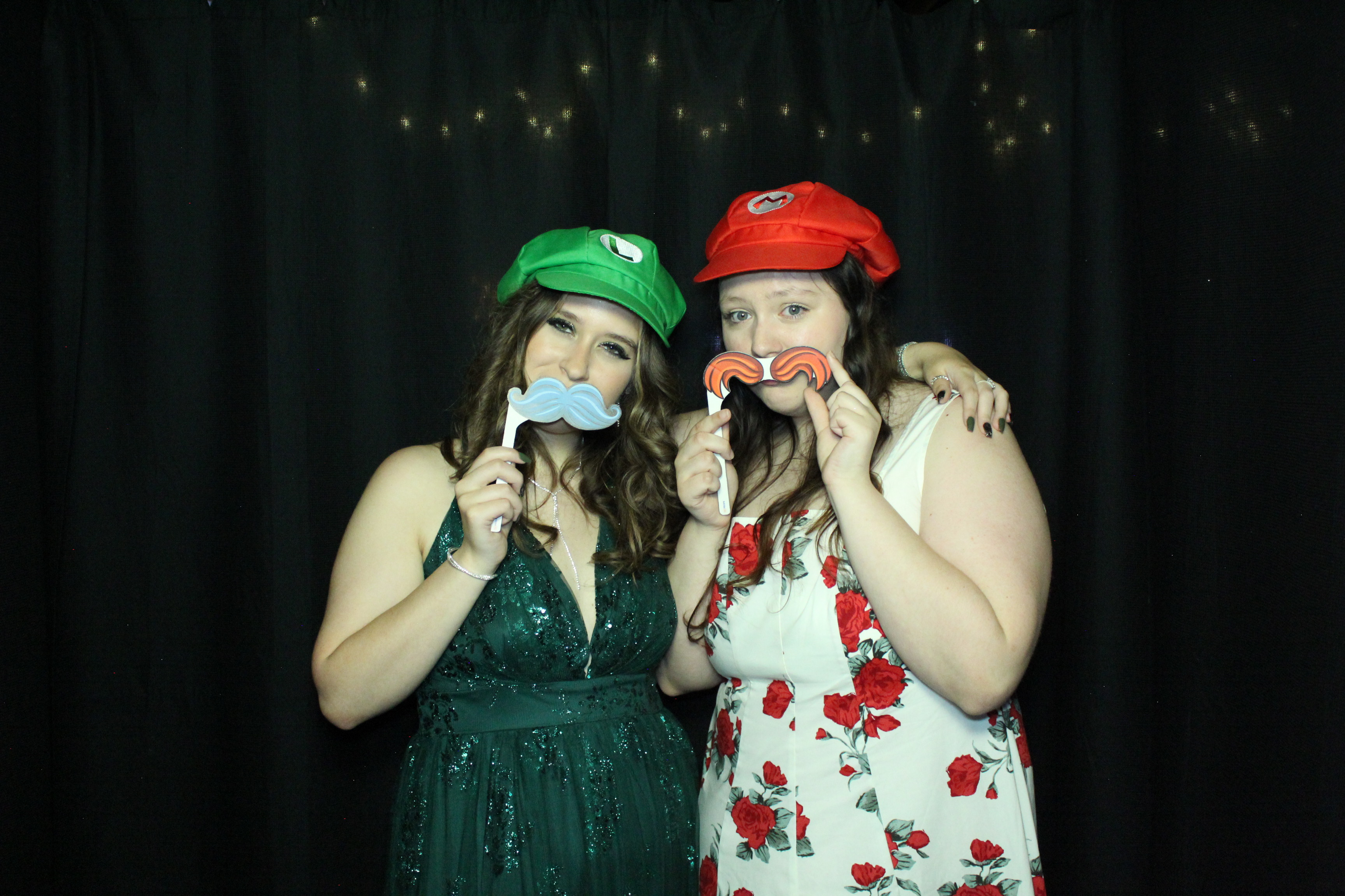 Reading Junior Senior Prom | View more photos from the event at gallery.photoboothcincy.com/u/PhotoBoothCincy/Reading-Junior-Senior-Prom