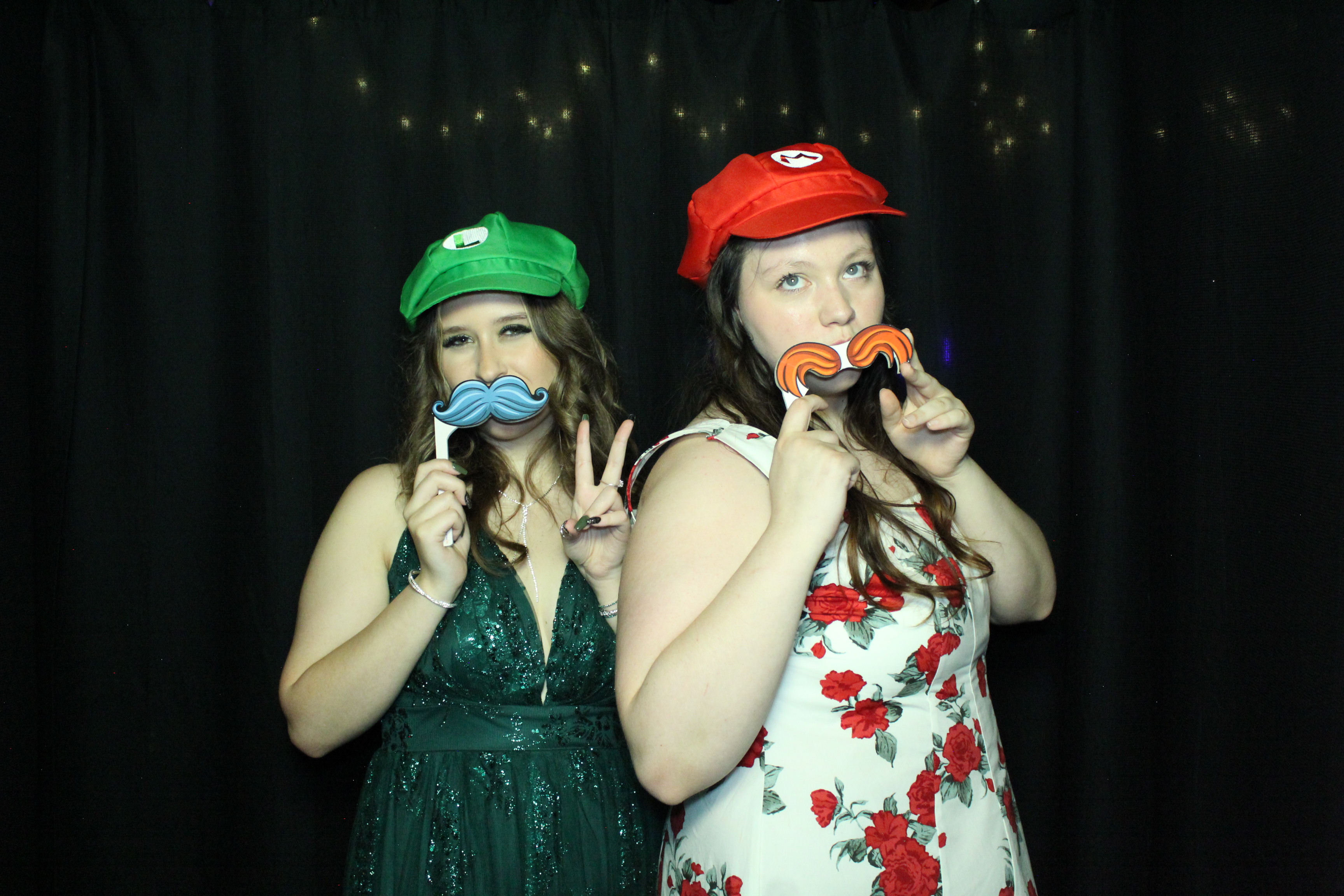Reading Junior Senior Prom | View more photos from the event at gallery.photoboothcincy.com/u/PhotoBoothCincy/Reading-Junior-Senior-Prom