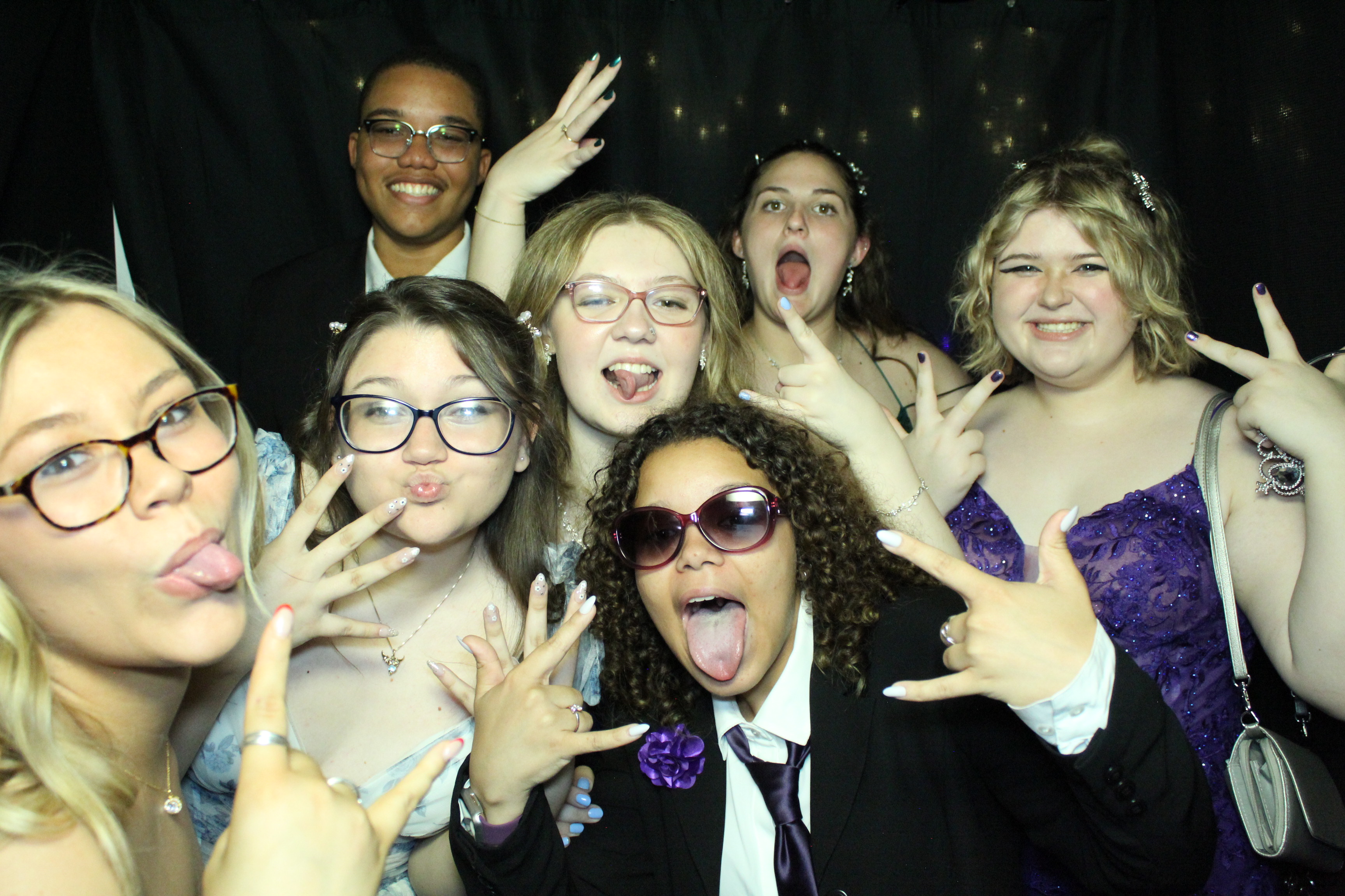 Reading Junior Senior Prom | View more photos from the event at gallery.photoboothcincy.com/u/PhotoBoothCincy/Reading-Junior-Senior-Prom