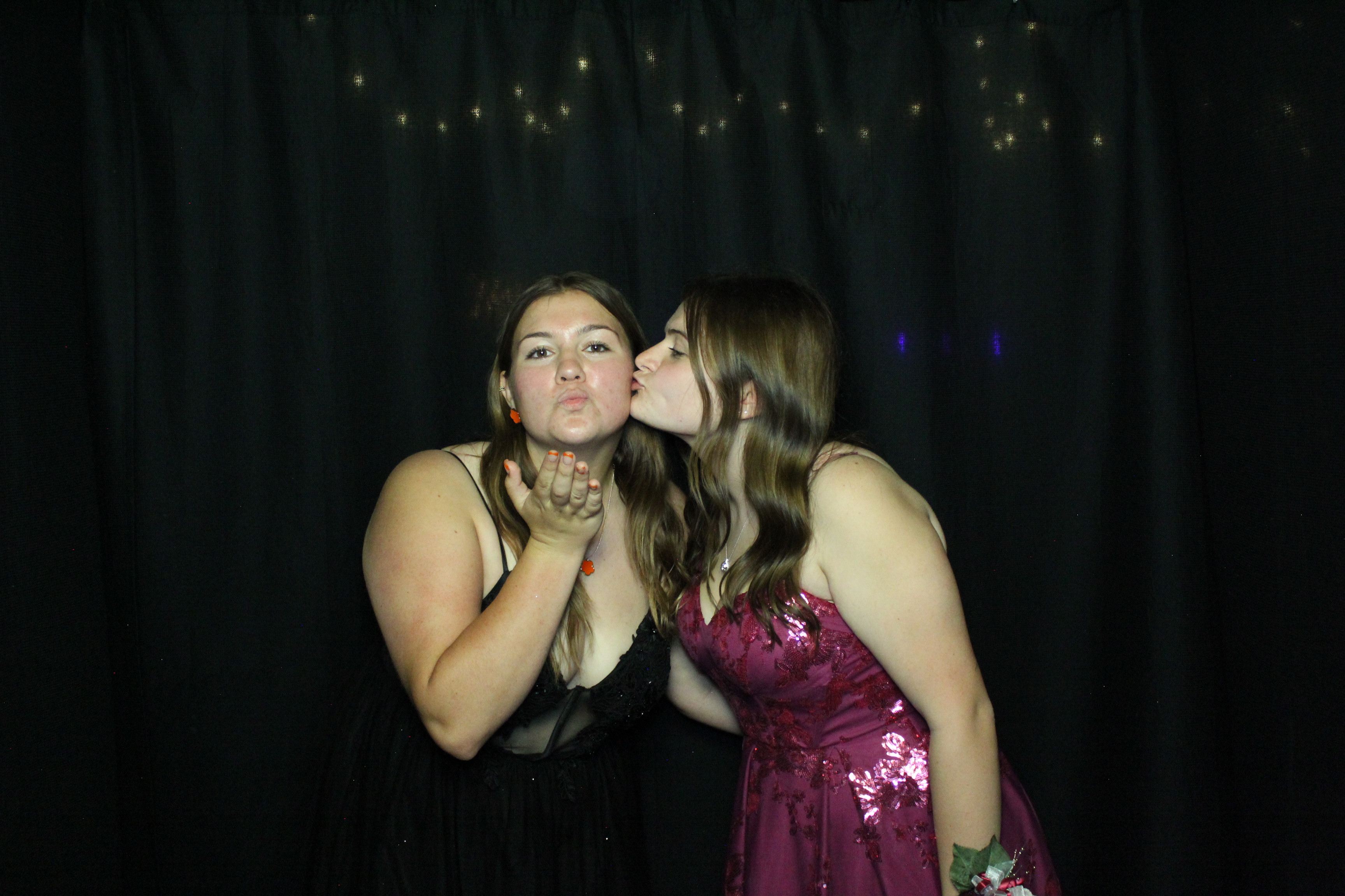 Reading Junior Senior Prom | View more photos from the event at gallery.photoboothcincy.com/u/PhotoBoothCincy/Reading-Junior-Senior-Prom