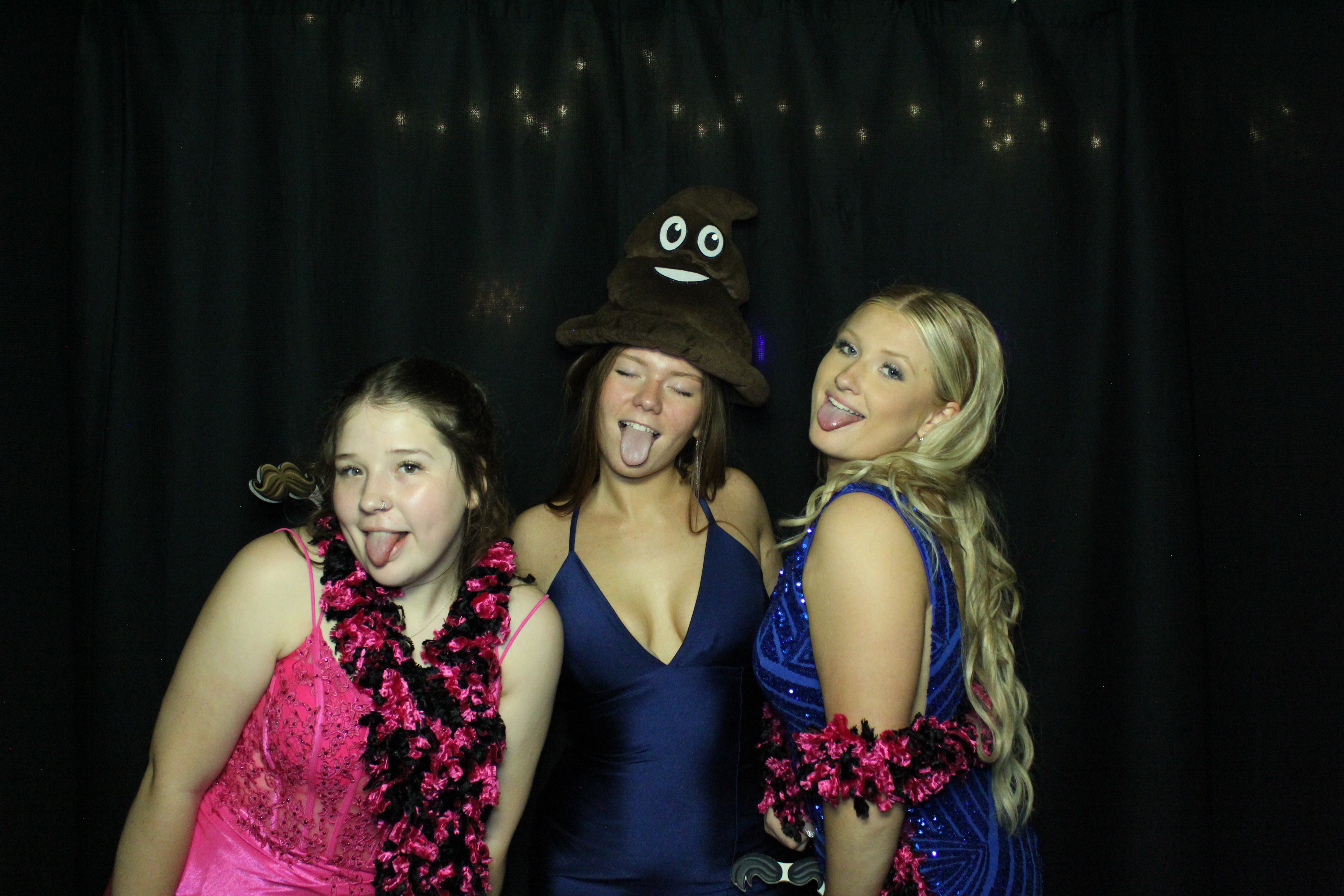 Reading Junior Senior Prom | View more photos from the event at gallery.photoboothcincy.com/u/PhotoBoothCincy/Reading-Junior-Senior-Prom