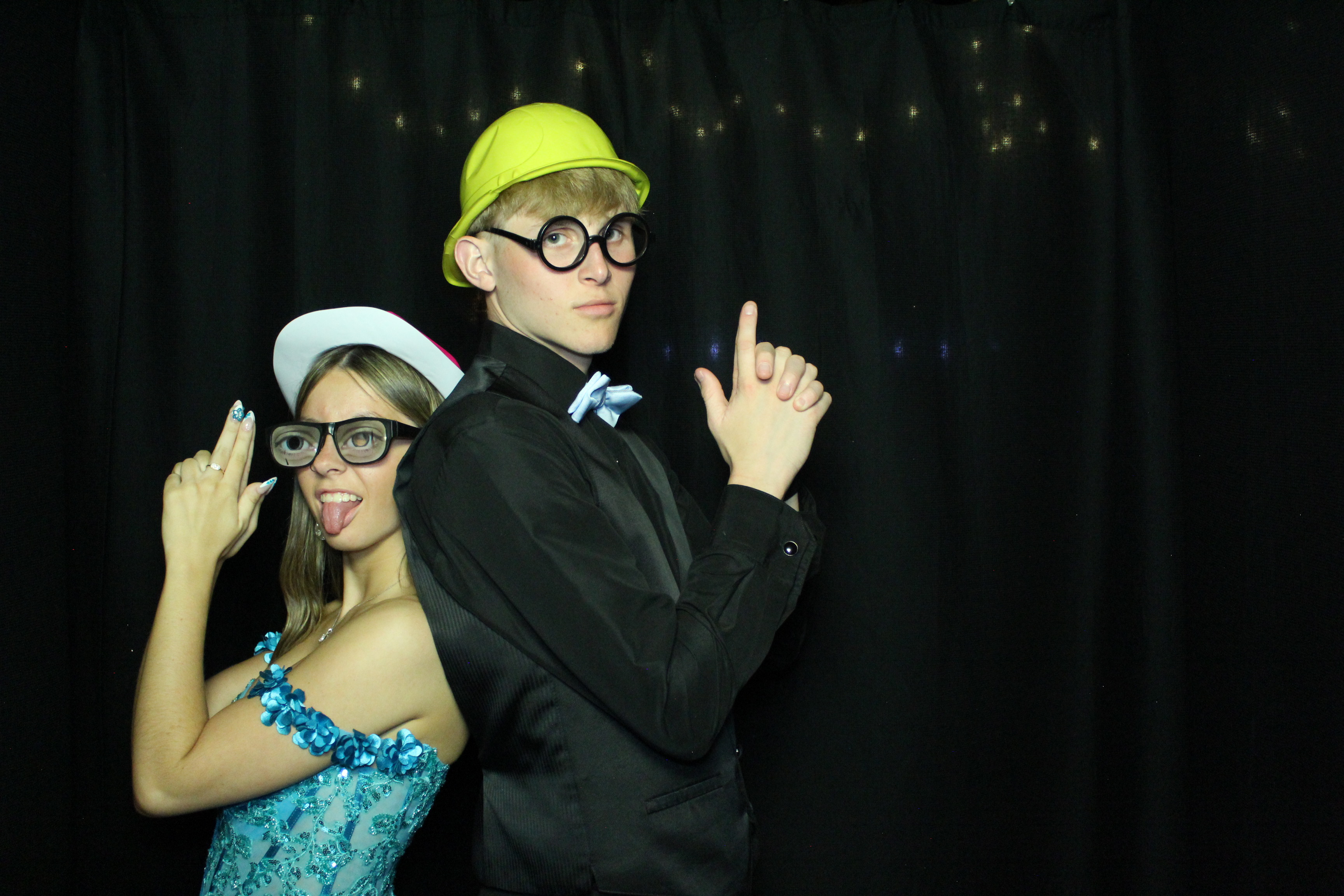 Reading Junior Senior Prom | View more photos from the event at gallery.photoboothcincy.com/u/PhotoBoothCincy/Reading-Junior-Senior-Prom