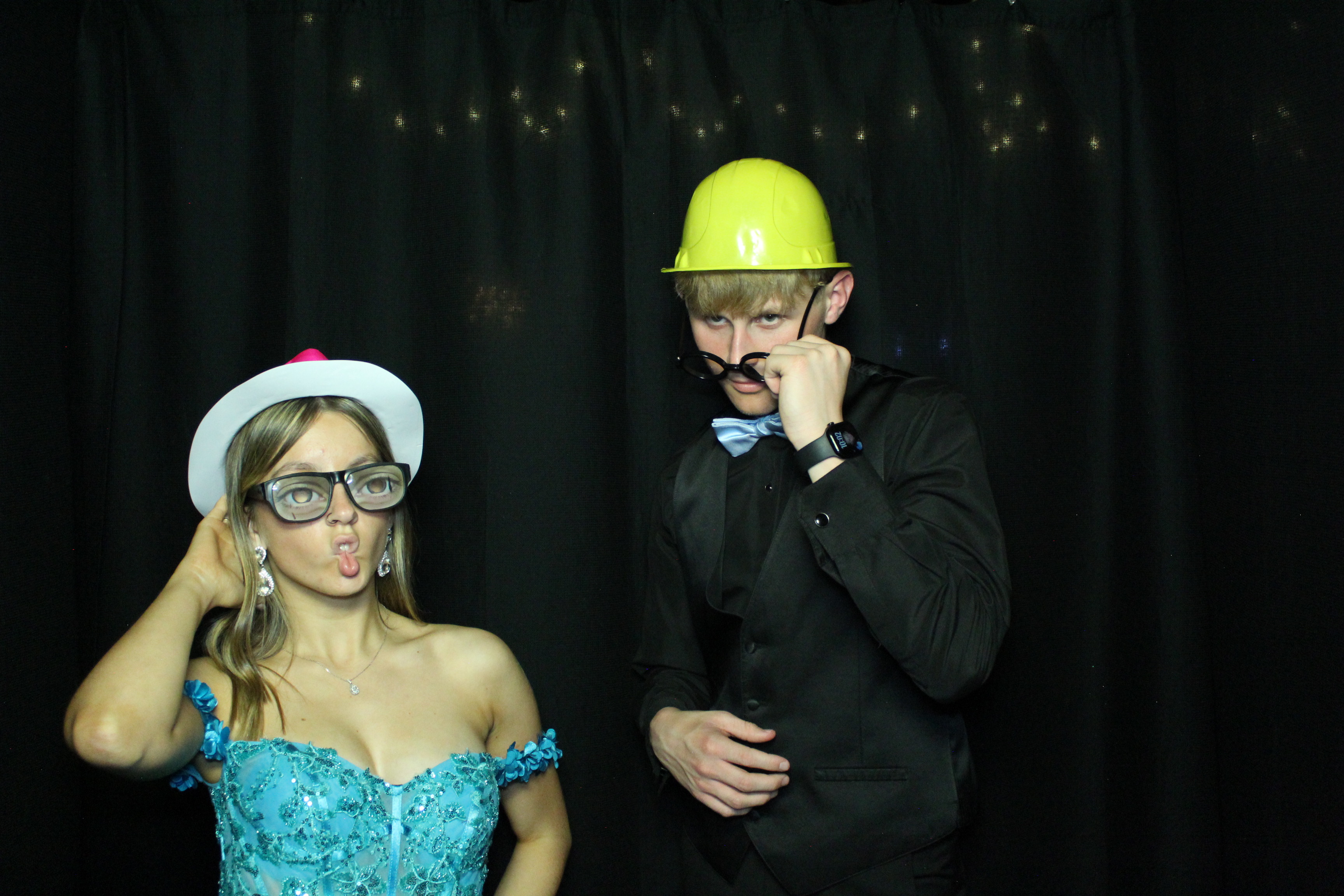 Reading Junior Senior Prom | View more photos from the event at gallery.photoboothcincy.com/u/PhotoBoothCincy/Reading-Junior-Senior-Prom