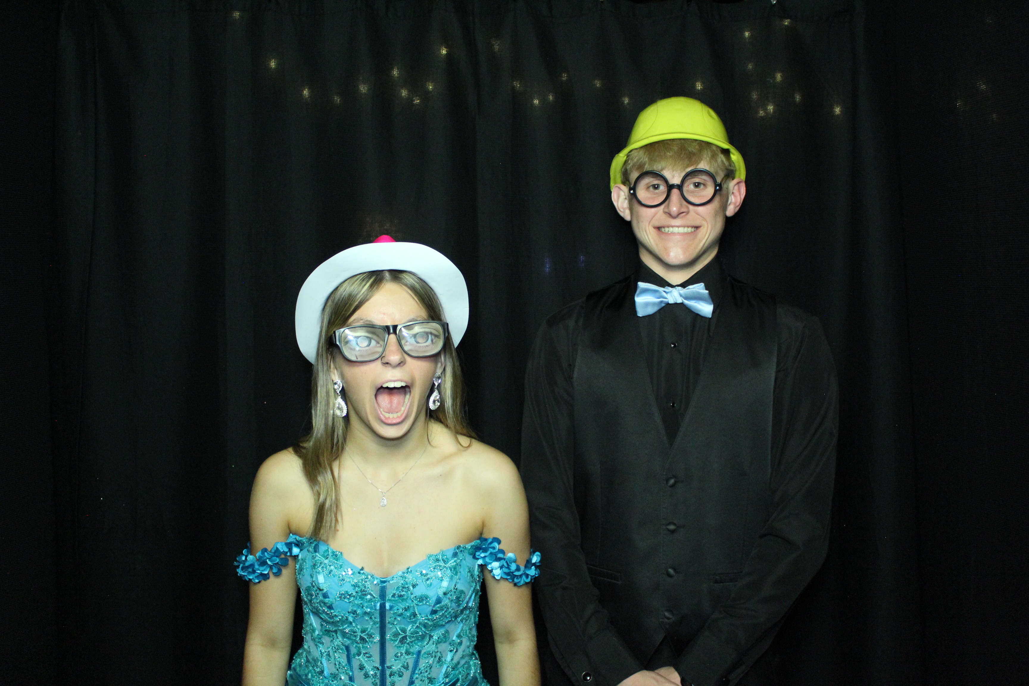 Reading Junior Senior Prom | View more photos from the event at gallery.photoboothcincy.com/u/PhotoBoothCincy/Reading-Junior-Senior-Prom
