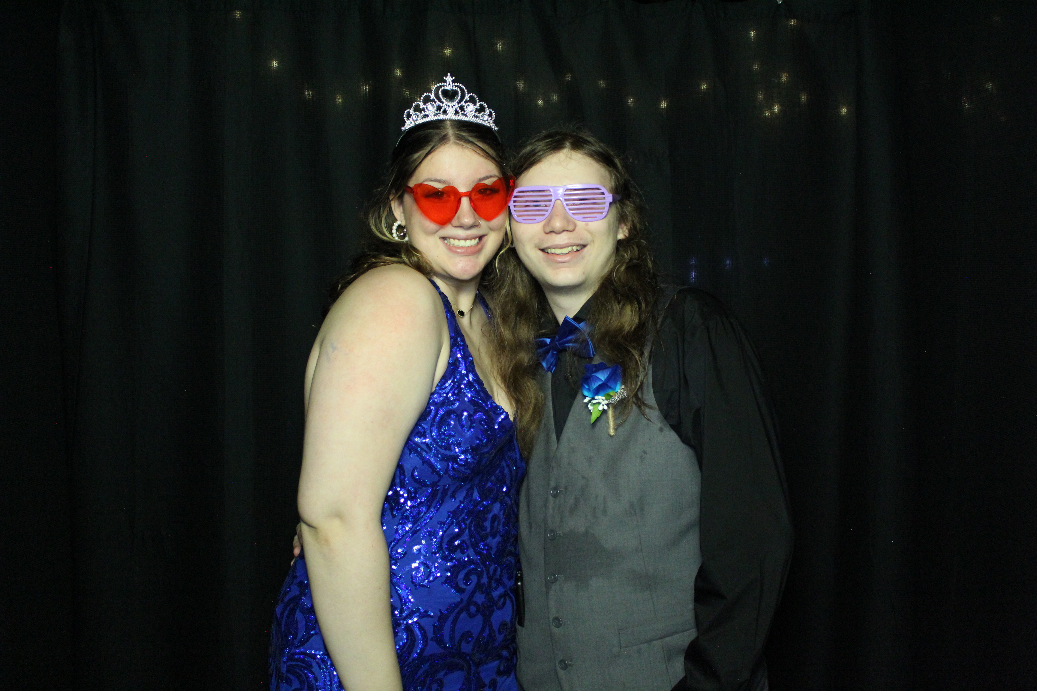 Reading Junior Senior Prom | View more photos from the event at gallery.photoboothcincy.com/u/PhotoBoothCincy/Reading-Junior-Senior-Prom