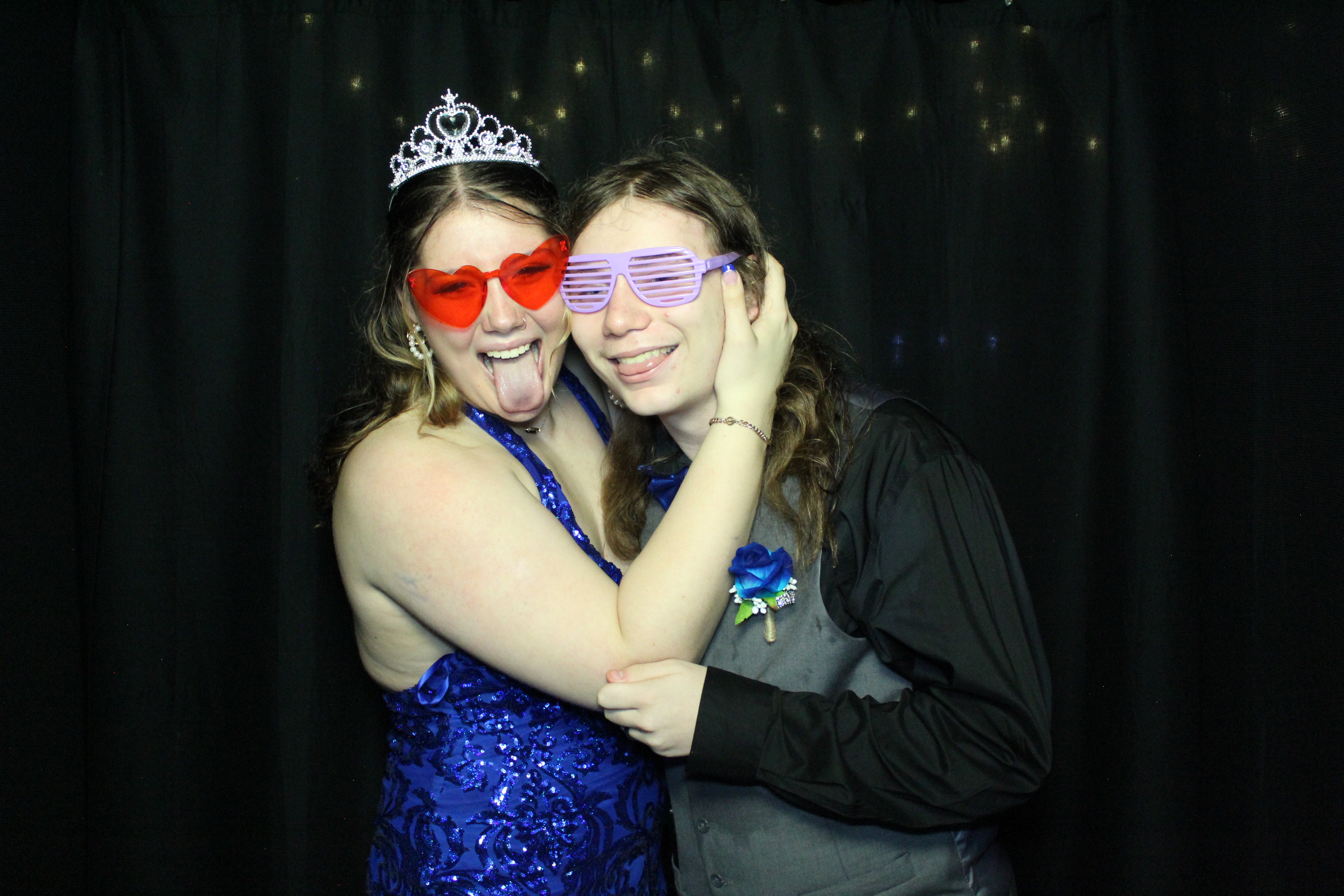 Reading Junior Senior Prom | View more photos from the event at gallery.photoboothcincy.com/u/PhotoBoothCincy/Reading-Junior-Senior-Prom