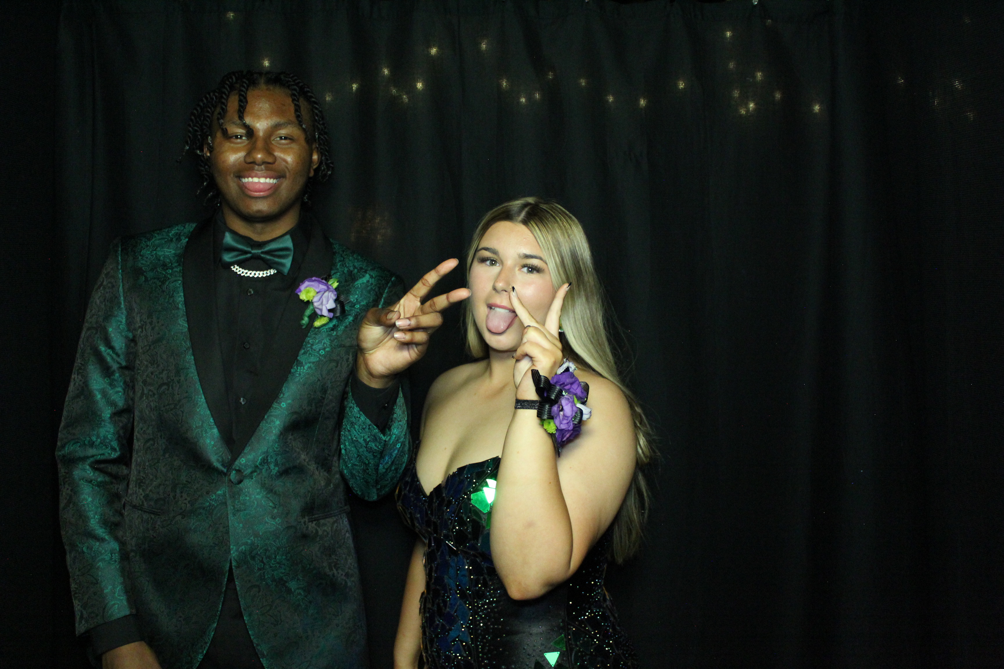Reading Junior Senior Prom | View more photos from the event at gallery.photoboothcincy.com/u/PhotoBoothCincy/Reading-Junior-Senior-Prom