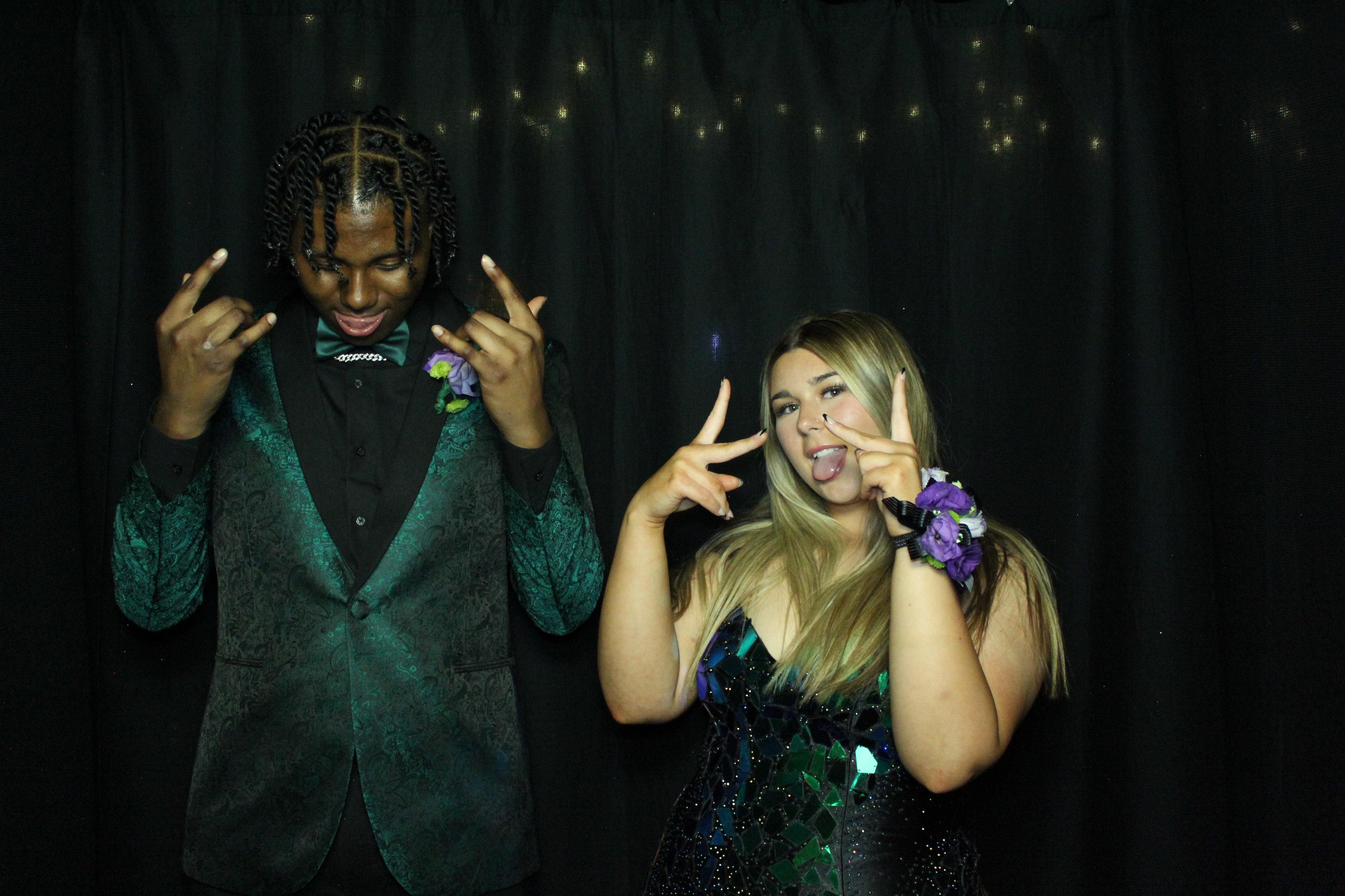 Reading Junior Senior Prom | View more photos from the event at gallery.photoboothcincy.com/u/PhotoBoothCincy/Reading-Junior-Senior-Prom