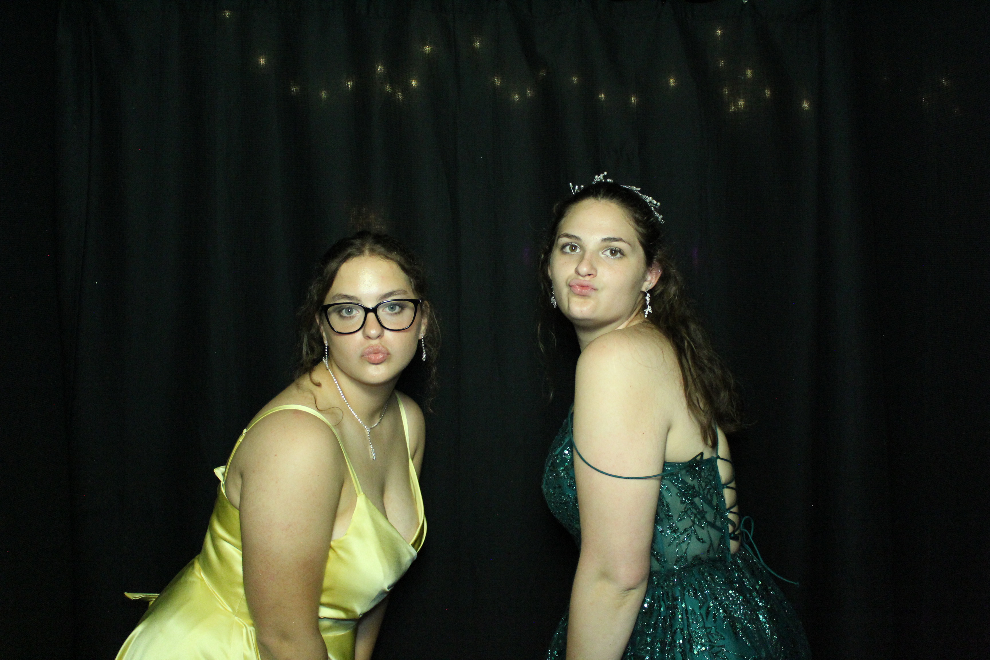 Reading Junior Senior Prom | View more photos from the event at gallery.photoboothcincy.com/u/PhotoBoothCincy/Reading-Junior-Senior-Prom