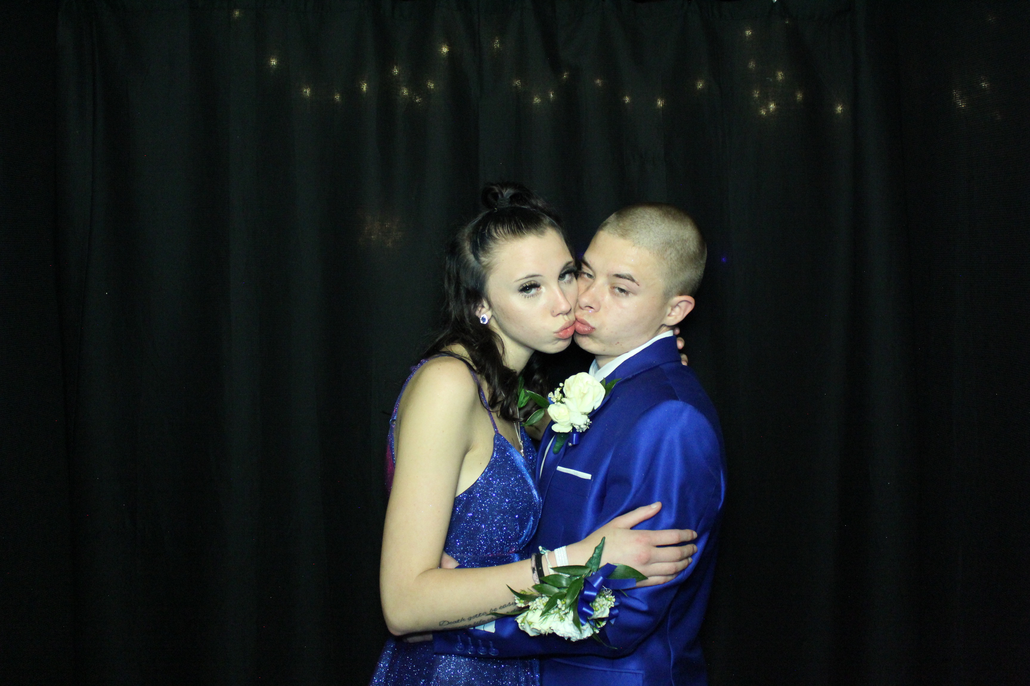 Reading Junior Senior Prom | View more photos from the event at gallery.photoboothcincy.com/u/PhotoBoothCincy/Reading-Junior-Senior-Prom