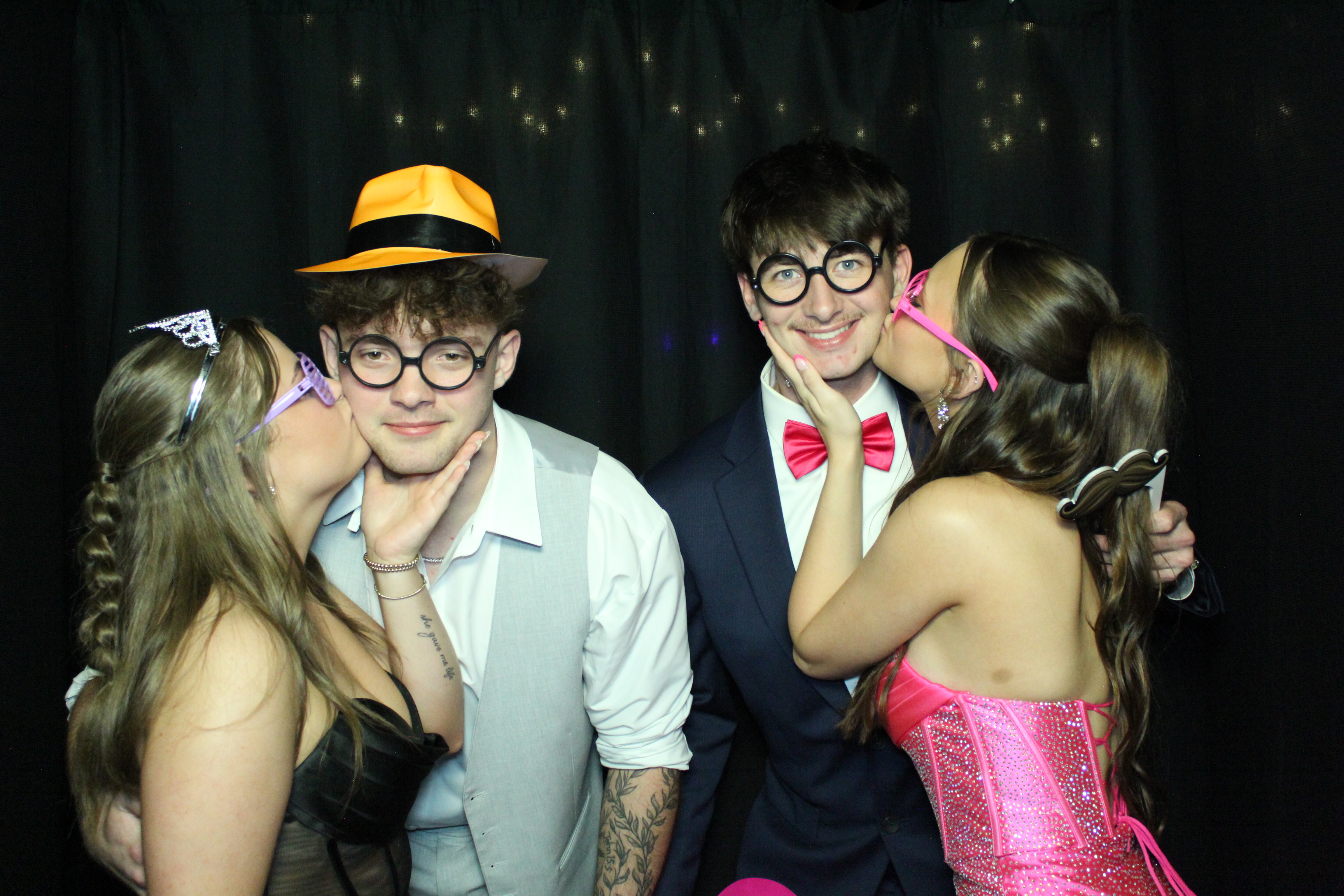 Reading Junior Senior Prom | View more photos from the event at gallery.photoboothcincy.com/u/PhotoBoothCincy/Reading-Junior-Senior-Prom