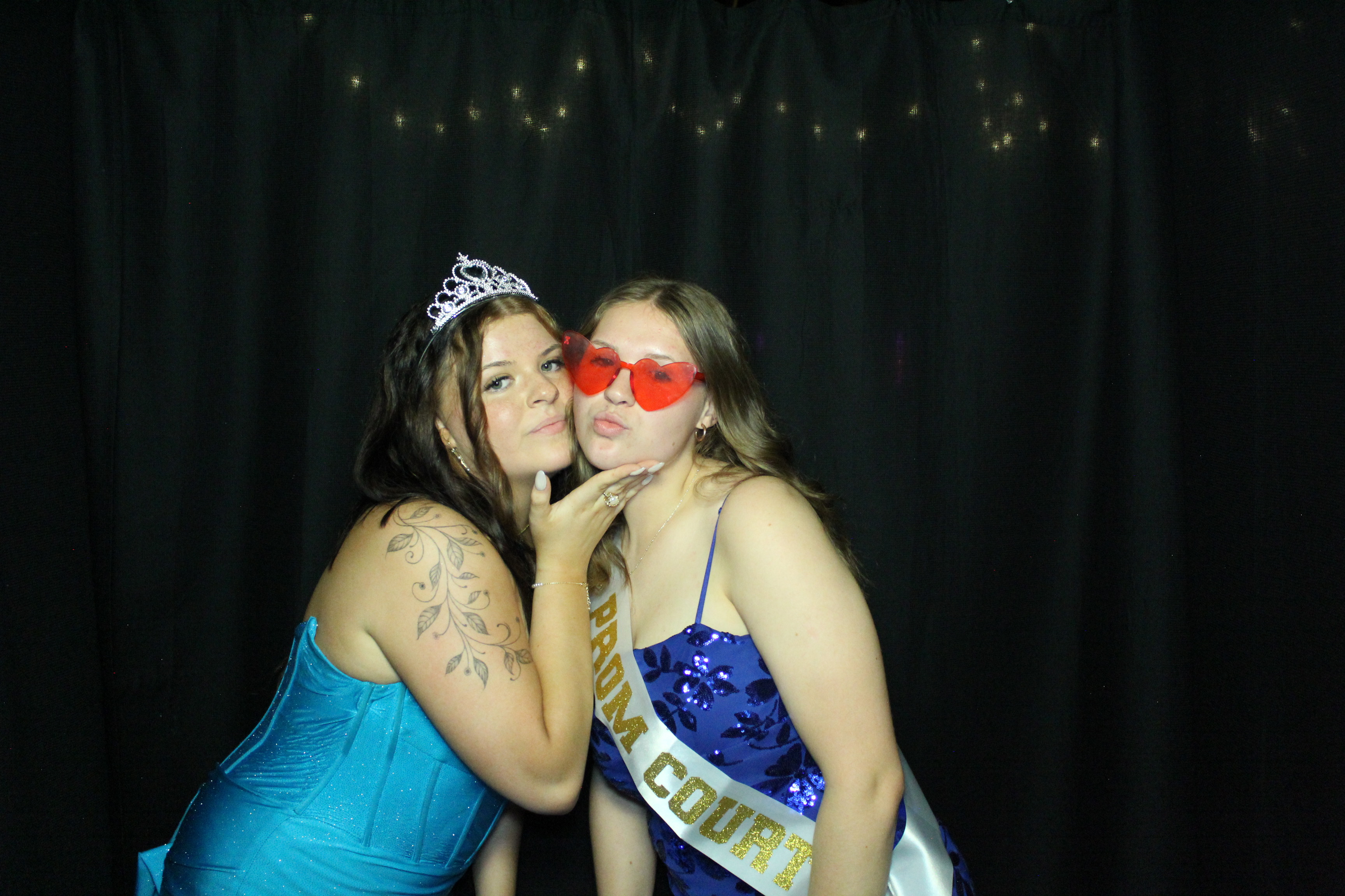 Reading Junior Senior Prom | View more photos from the event at gallery.photoboothcincy.com/u/PhotoBoothCincy/Reading-Junior-Senior-Prom