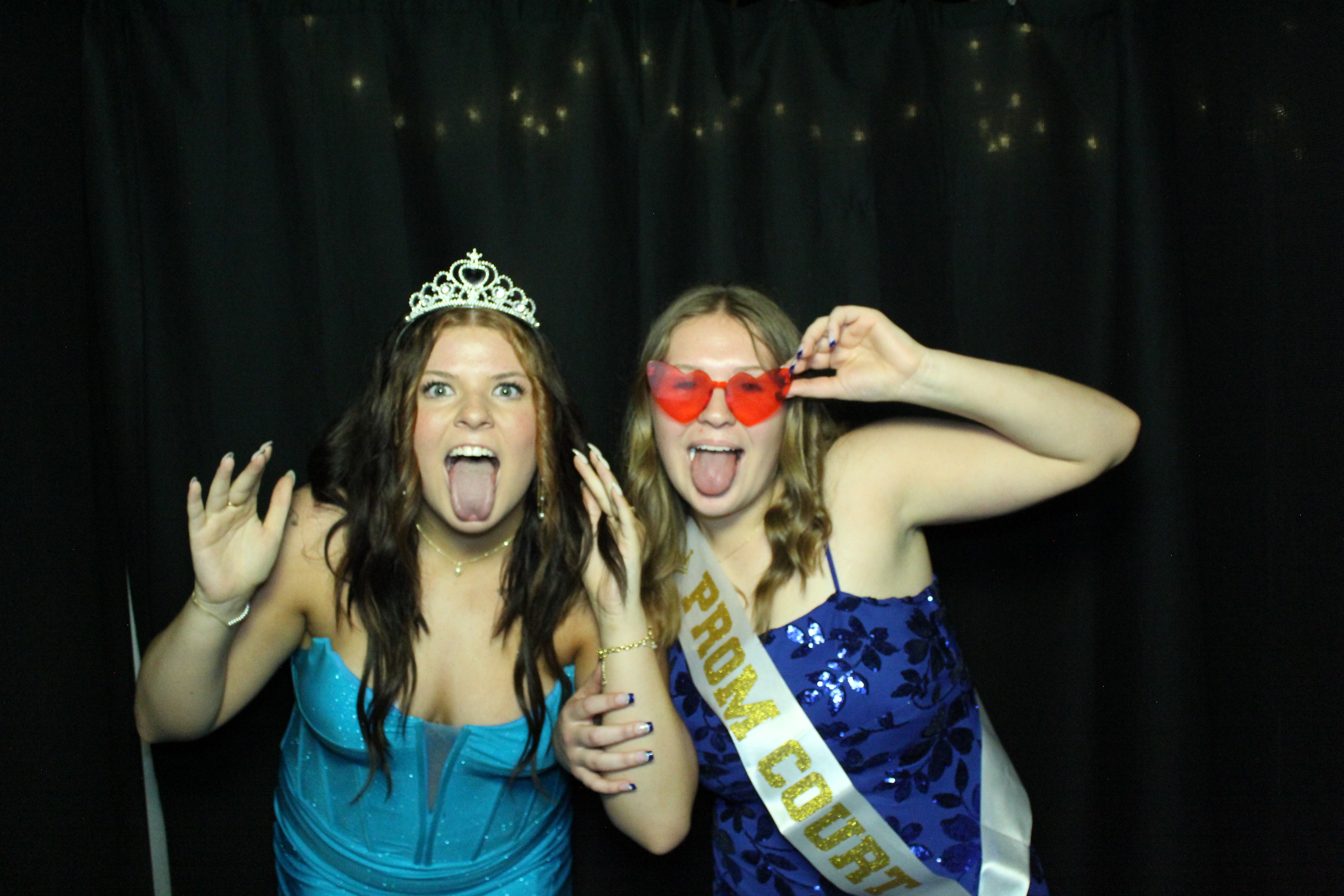 Reading Junior Senior Prom | View more photos from the event at gallery.photoboothcincy.com/u/PhotoBoothCincy/Reading-Junior-Senior-Prom