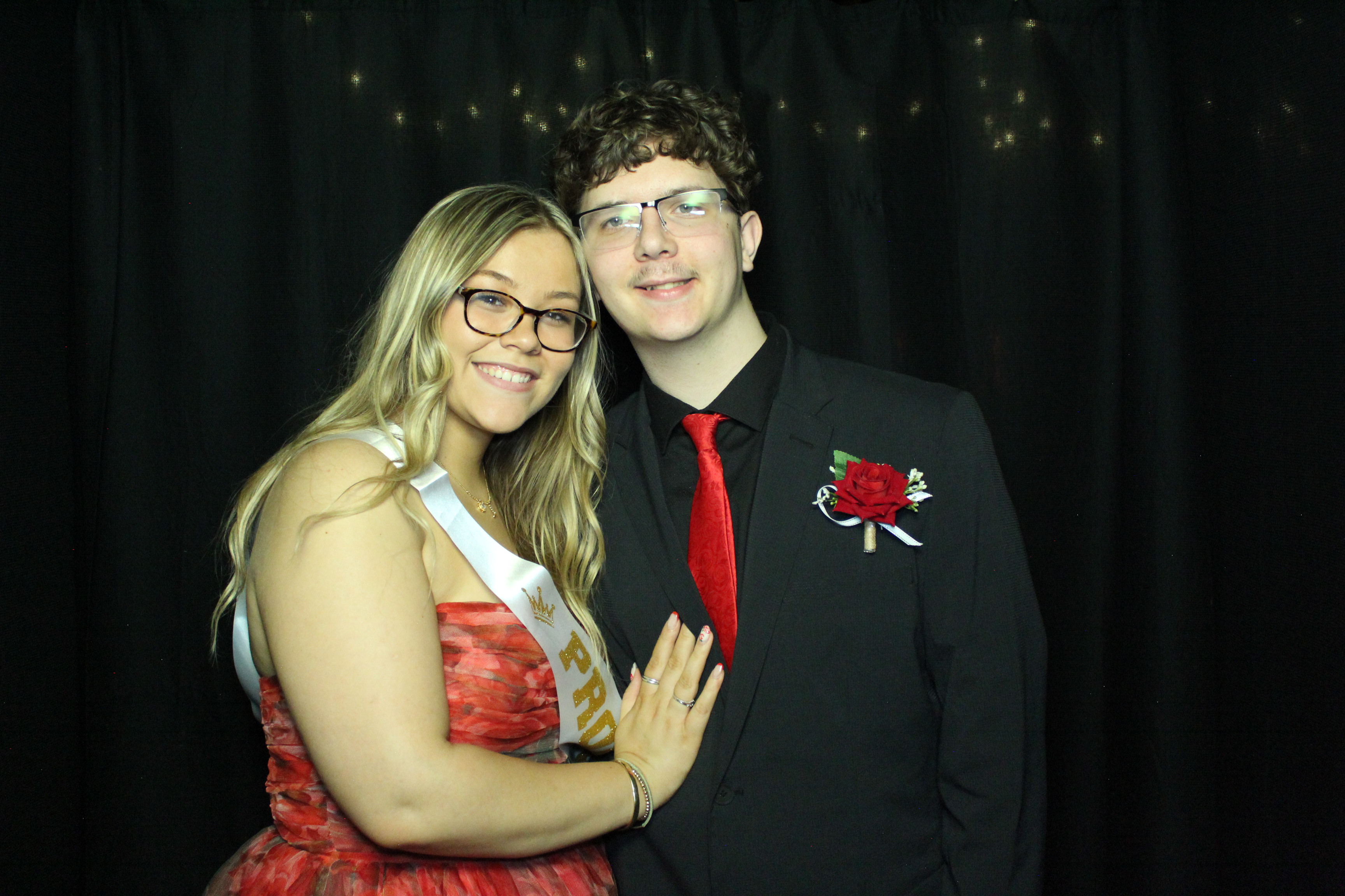 Reading Junior Senior Prom | View more photos from the event at gallery.photoboothcincy.com/u/PhotoBoothCincy/Reading-Junior-Senior-Prom