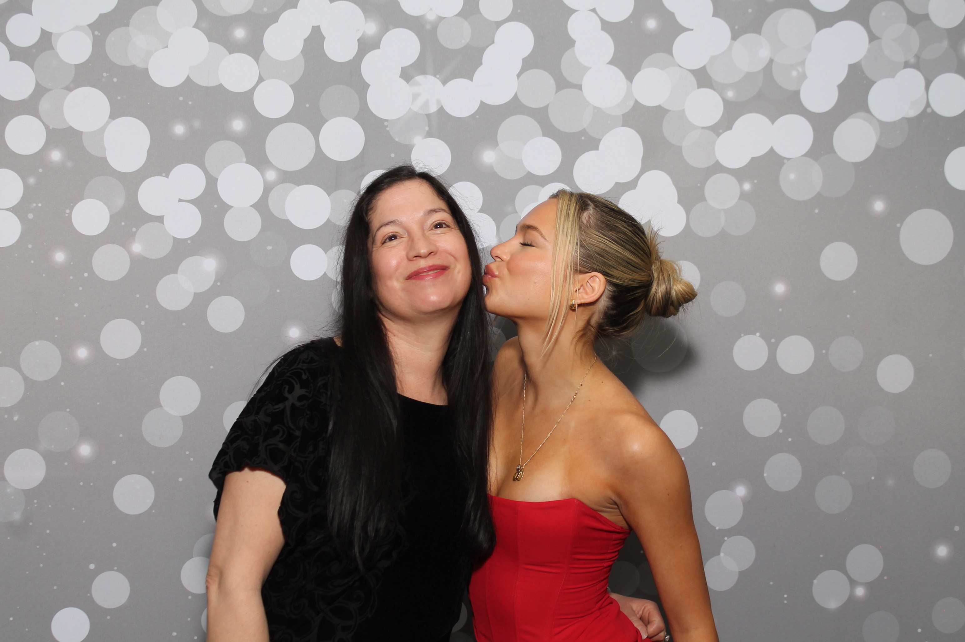 Red Dress Gala | View more photos from the event at gallery.photoboothcincy.com/u/PhotoBoothCincy/Red-Dress-Gala-1