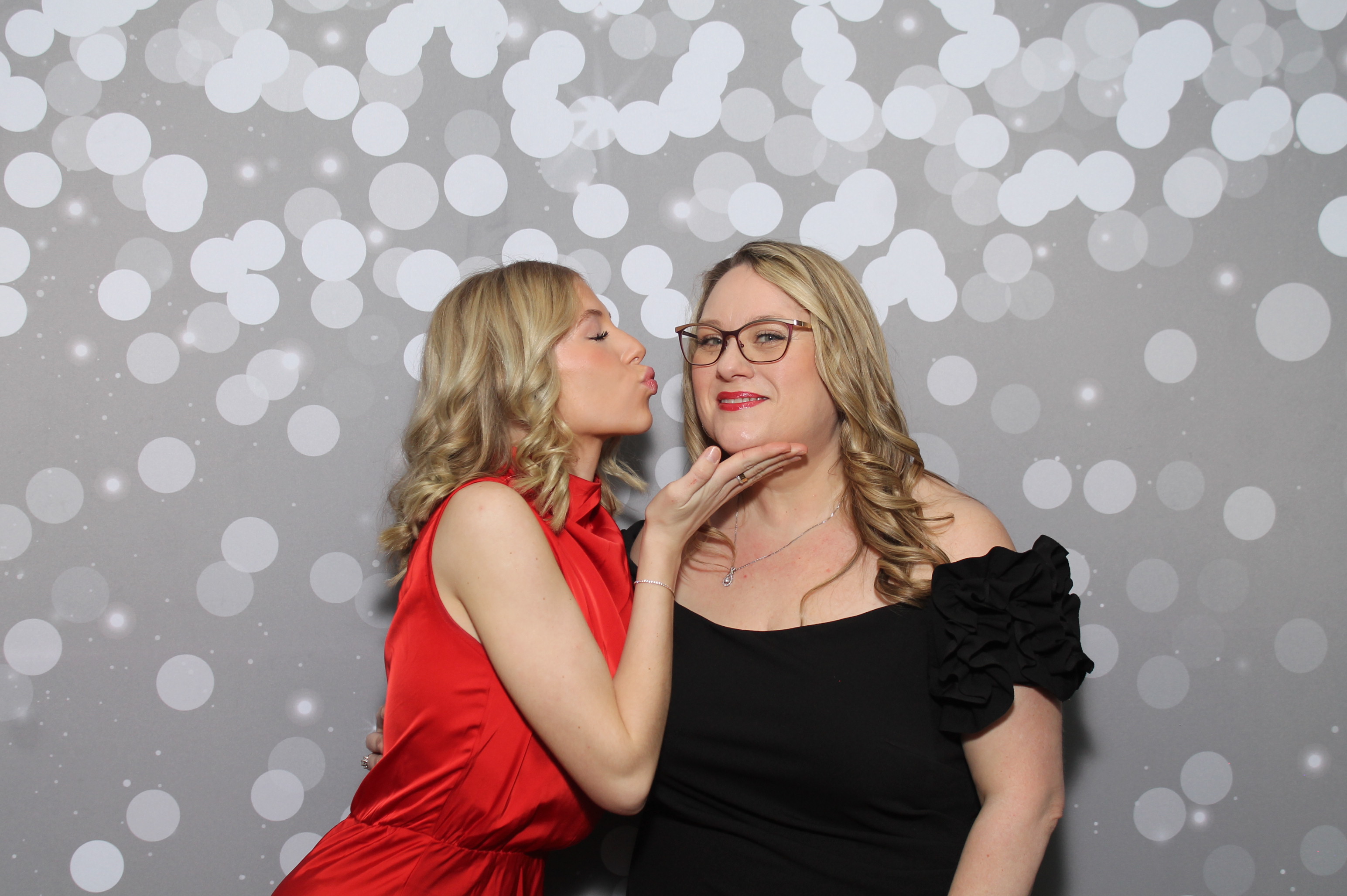 Red Dress Gala | View more photos from the event at gallery.photoboothcincy.com/u/PhotoBoothCincy/Red-Dress-Gala-1