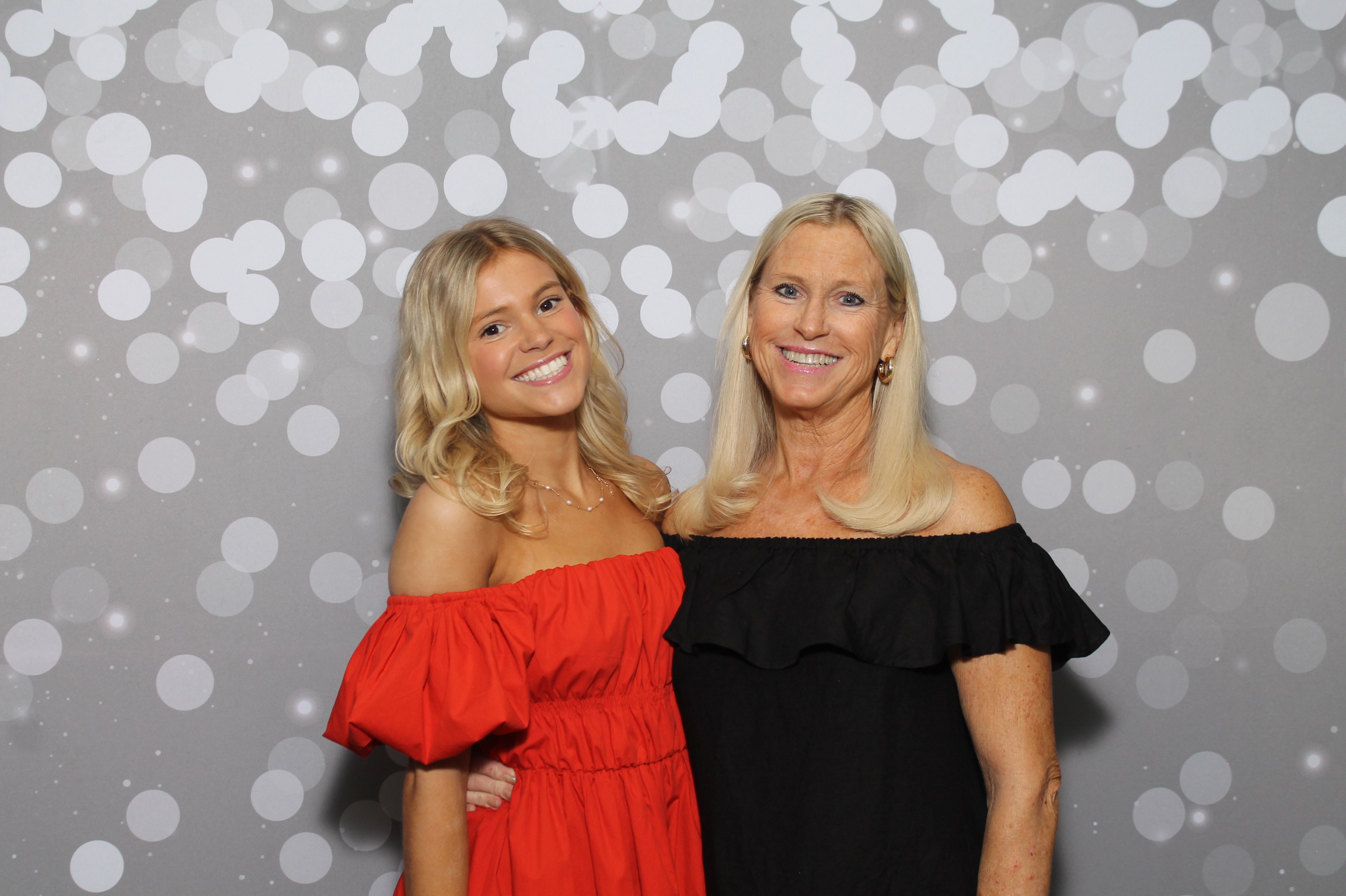 Red Dress Gala | View more photos from the event at gallery.photoboothcincy.com/u/PhotoBoothCincy/Red-Dress-Gala-1