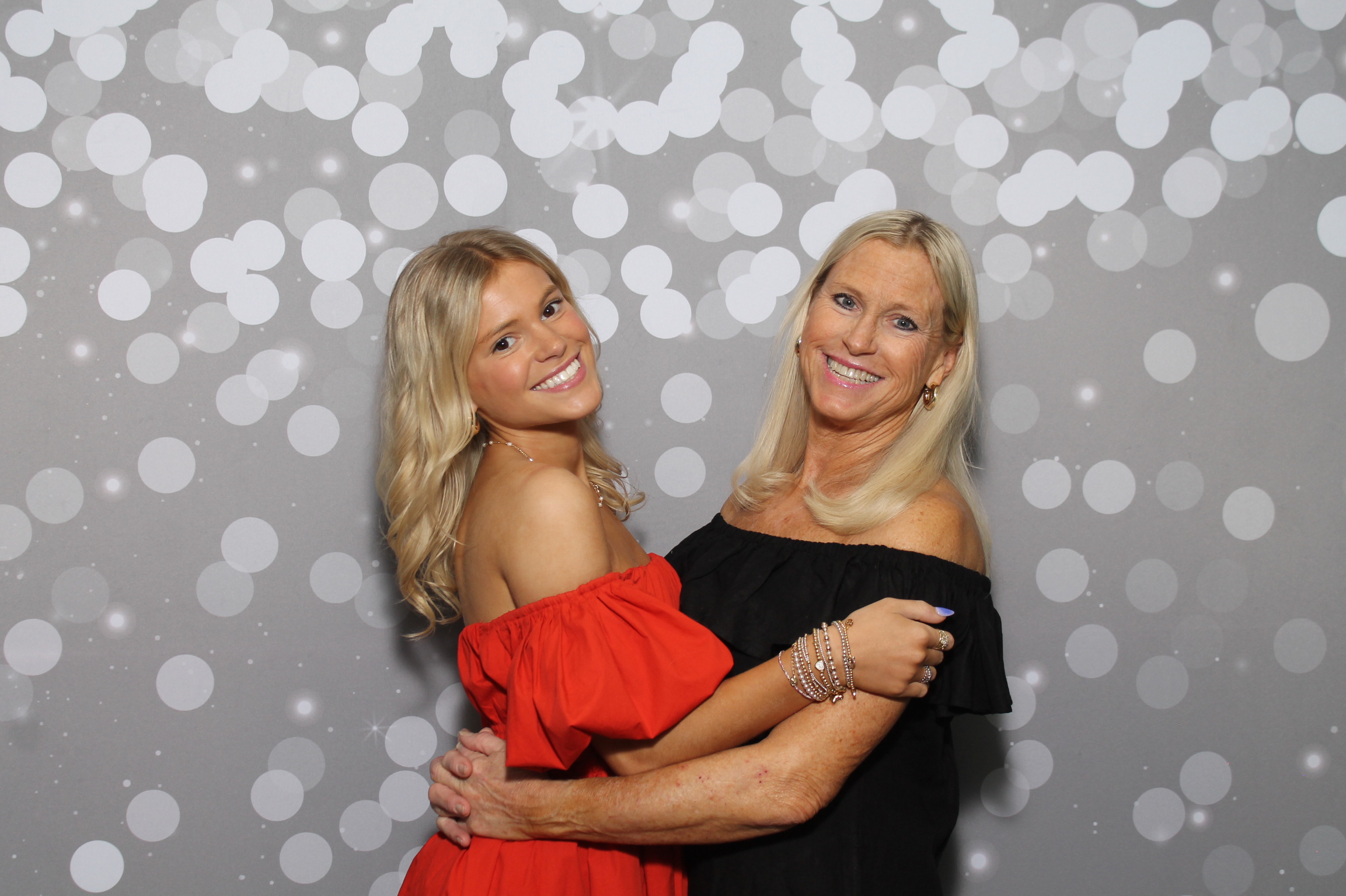 Red Dress Gala | View more photos from the event at gallery.photoboothcincy.com/u/PhotoBoothCincy/Red-Dress-Gala-1