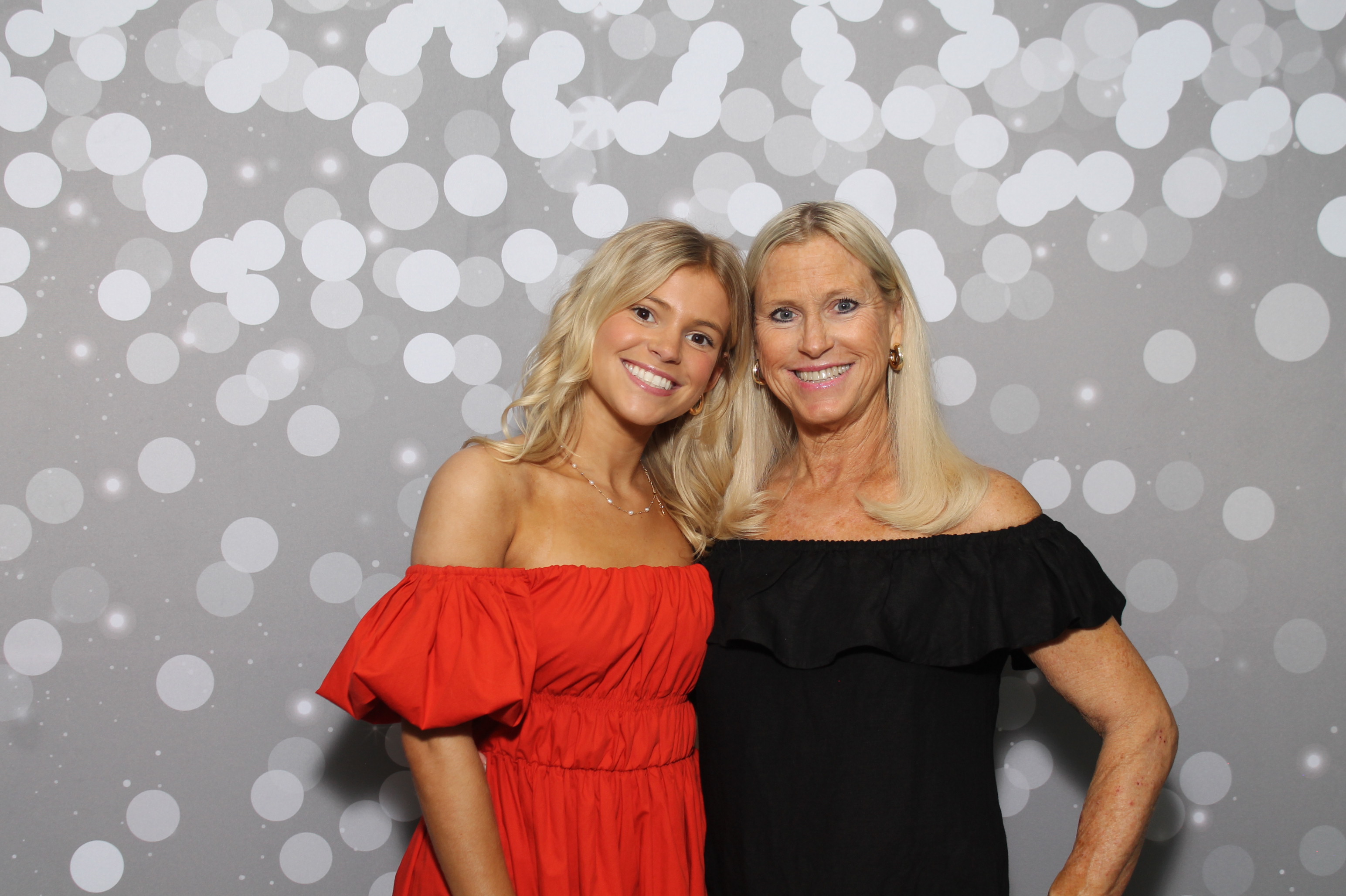 Red Dress Gala | View more photos from the event at gallery.photoboothcincy.com/u/PhotoBoothCincy/Red-Dress-Gala-1