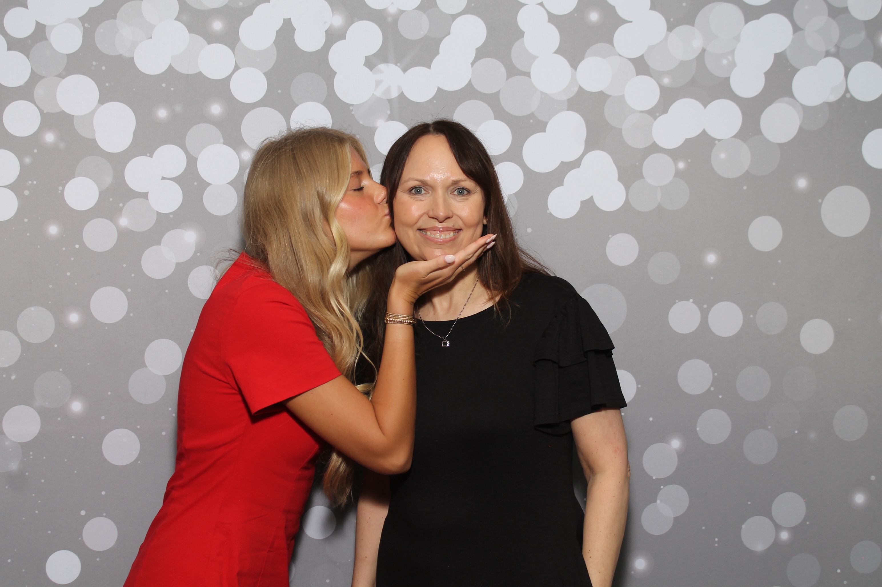 Red Dress Gala | View more photos from the event at gallery.photoboothcincy.com/u/PhotoBoothCincy/Red-Dress-Gala-1