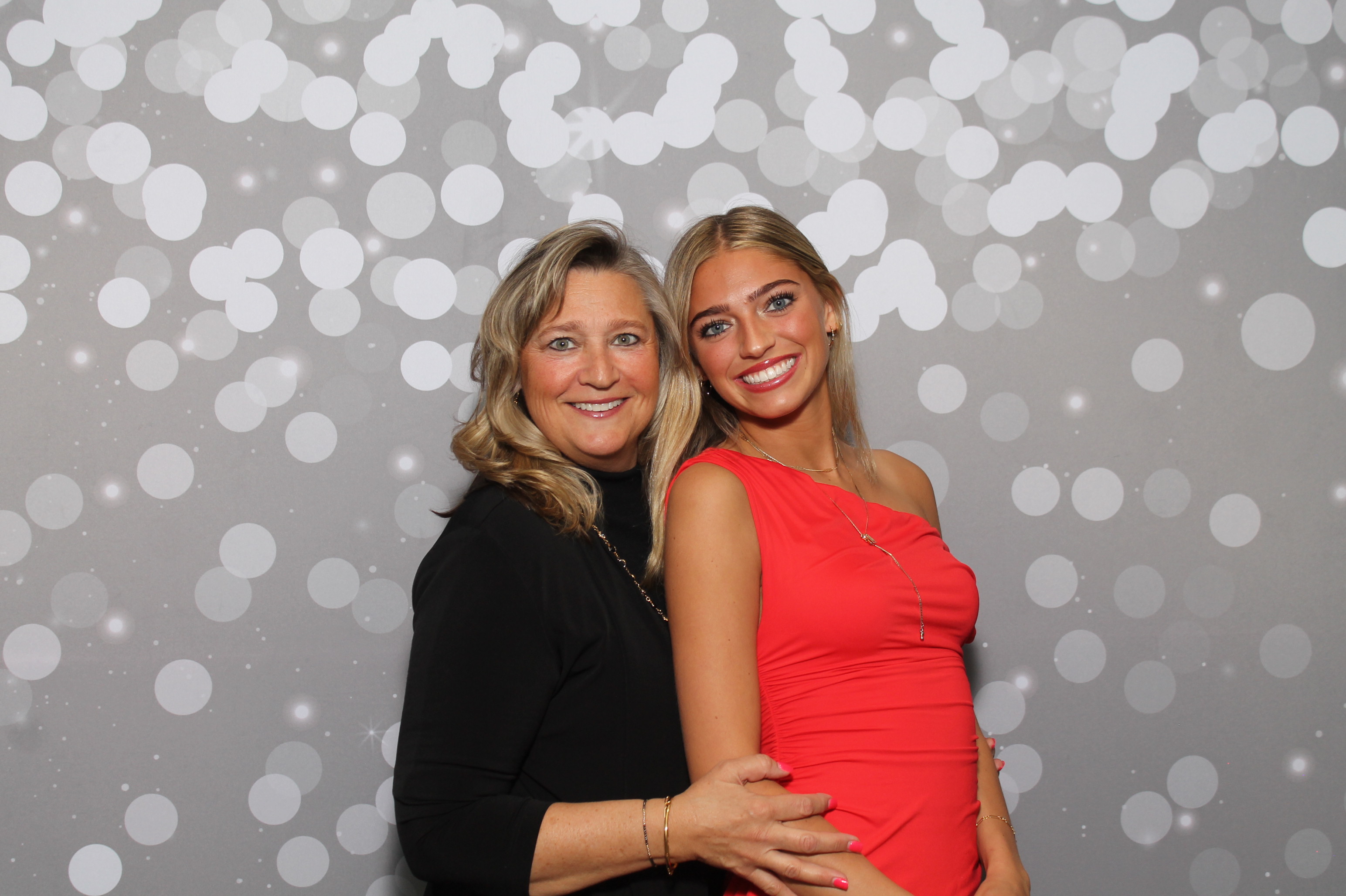 Red Dress Gala | View more photos from the event at gallery.photoboothcincy.com/u/PhotoBoothCincy/Red-Dress-Gala-1