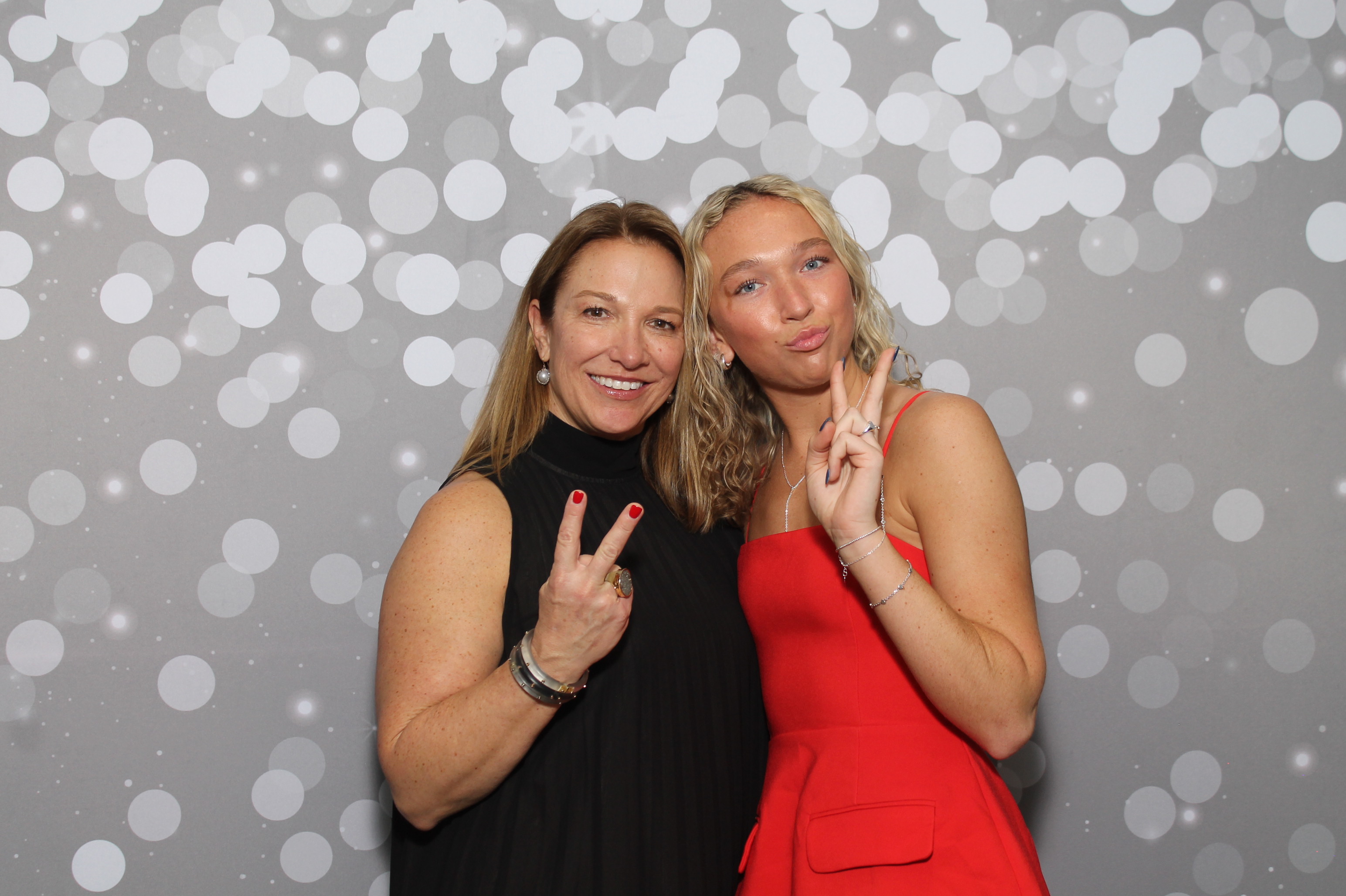 Red Dress Gala | View more photos from the event at gallery.photoboothcincy.com/u/PhotoBoothCincy/Red-Dress-Gala-1