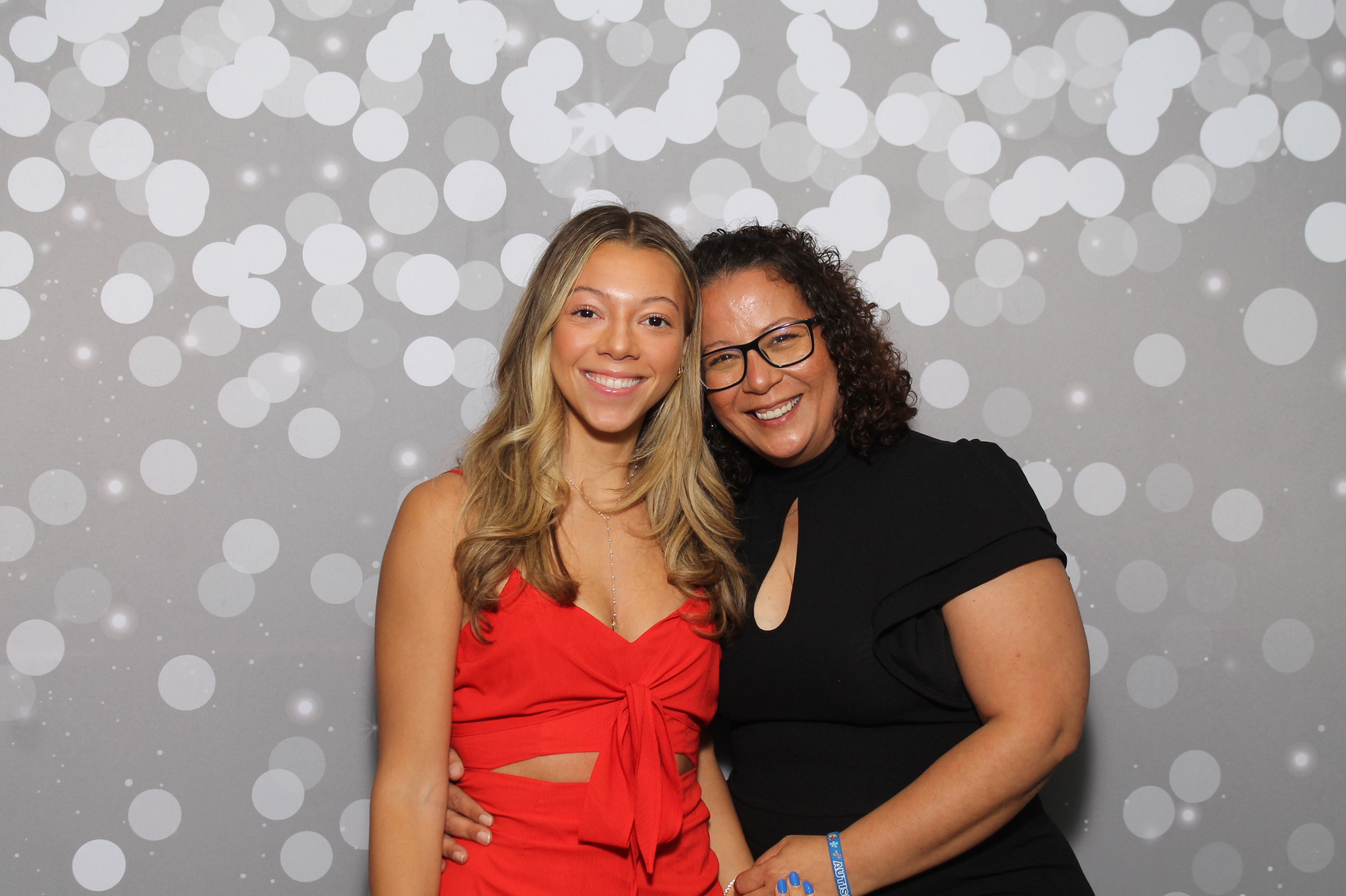 Red Dress Gala | View more photos from the event at gallery.photoboothcincy.com/u/PhotoBoothCincy/Red-Dress-Gala-1