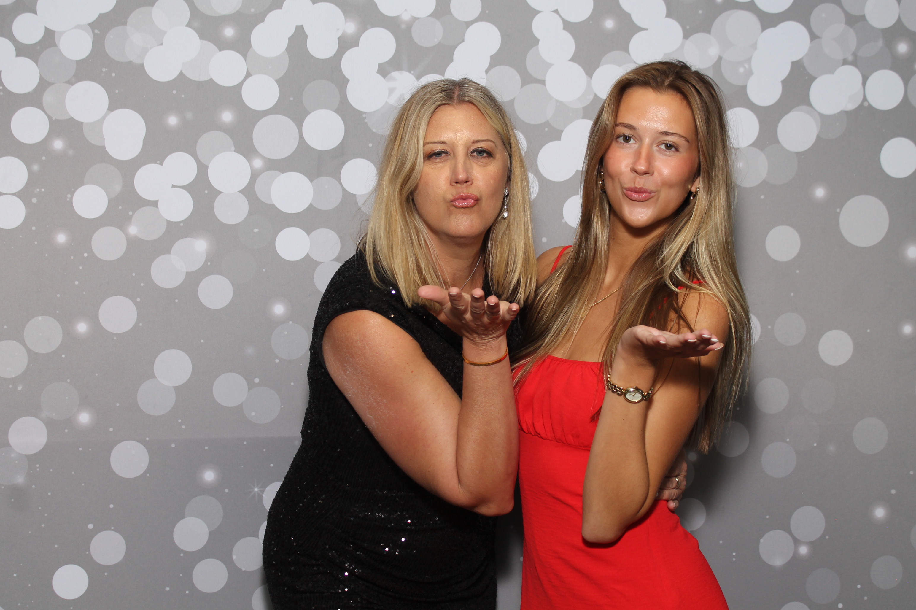 Red Dress Gala | View more photos from the event at gallery.photoboothcincy.com/u/PhotoBoothCincy/Red-Dress-Gala-1