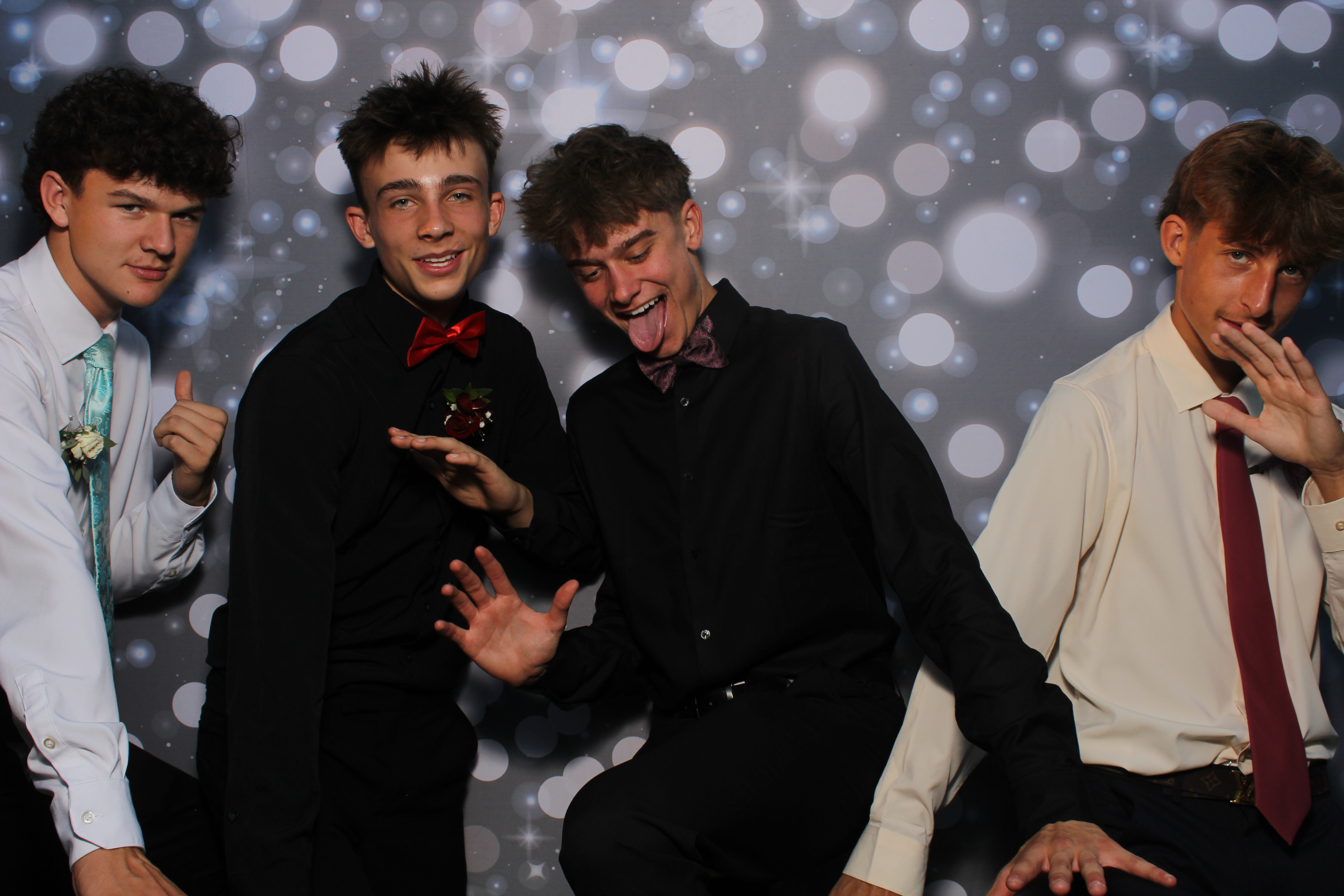 SHDHS HOCO 2025 | View more photos from the event at gallery.photoboothcincy.com/u/PhotoBoothCincy/SHDHS-HOCO-2025