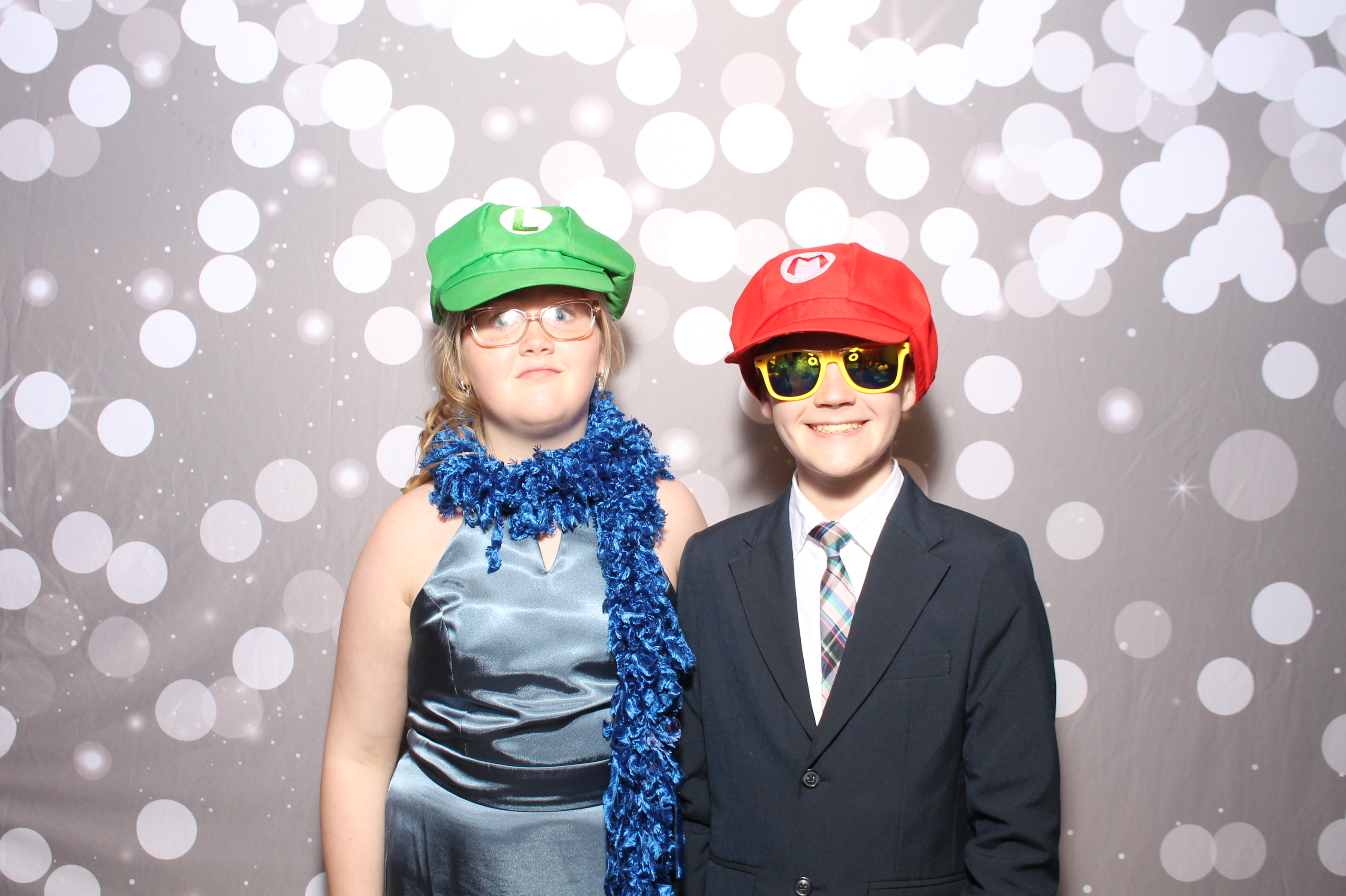 Sarah & Steven  | View more photos from the event at gallery.photoboothcincy.com/u/PhotoBoothCincy/Sarah-Steven