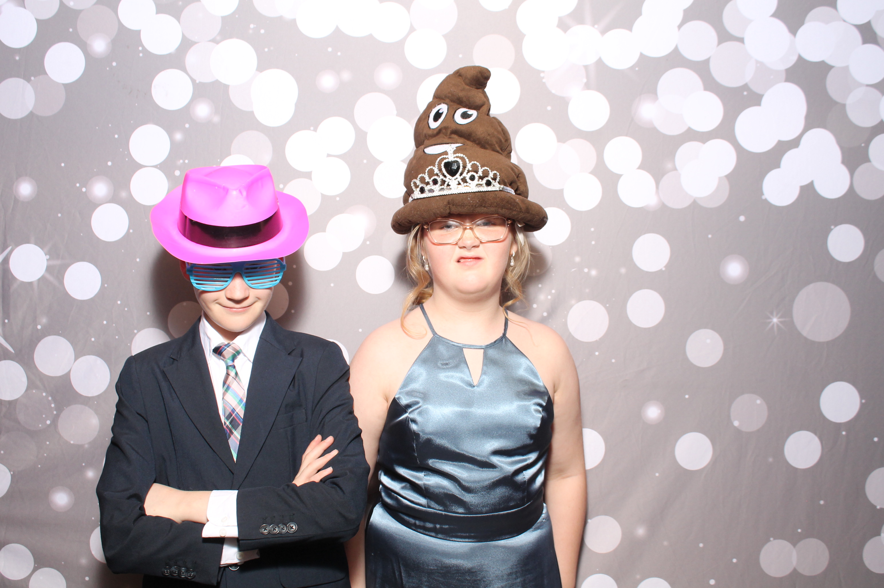 Sarah & Steven  | View more photos from the event at gallery.photoboothcincy.com/u/PhotoBoothCincy/Sarah-Steven