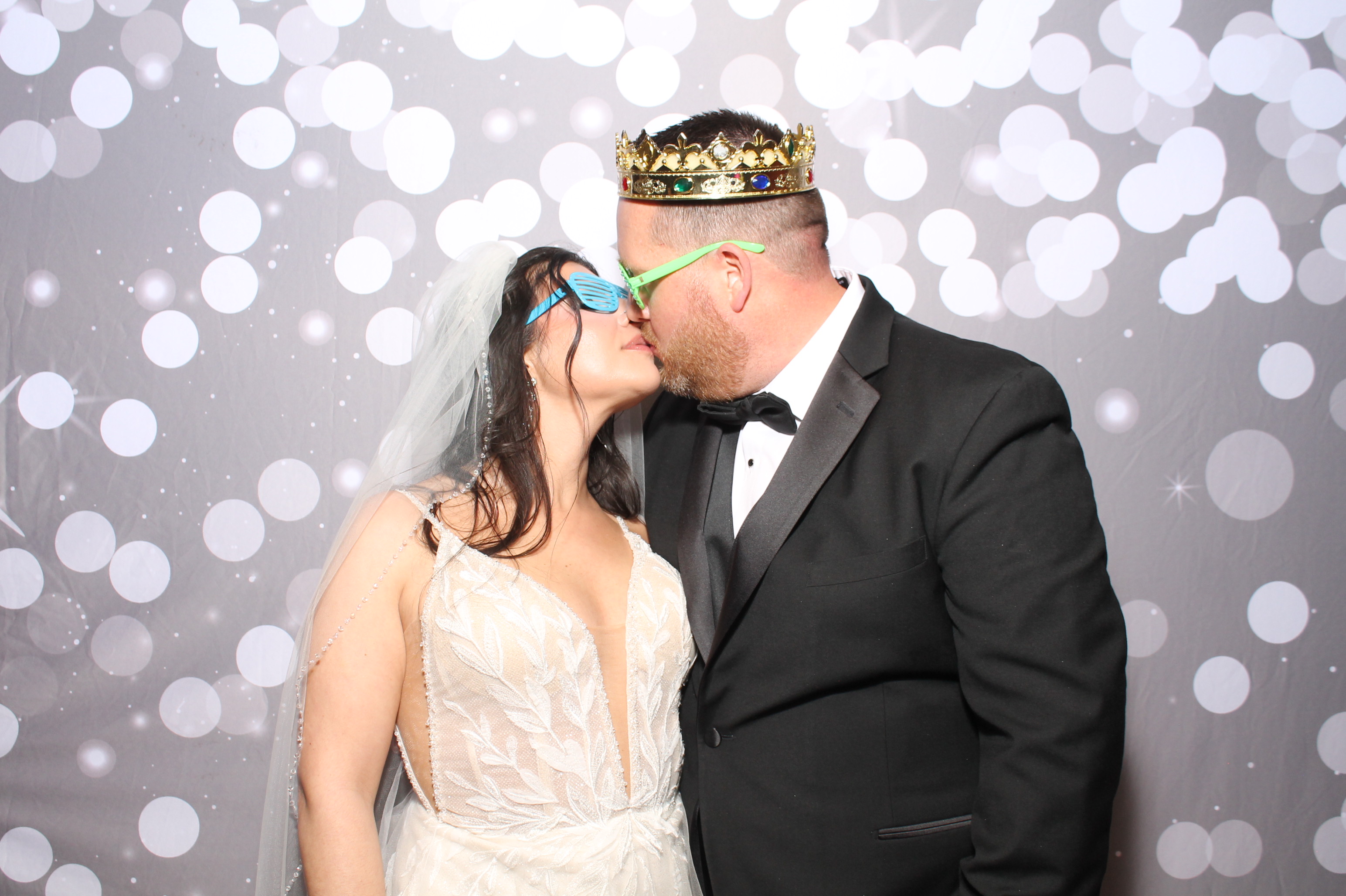 Sarah & Steven  | View more photos from the event at gallery.photoboothcincy.com/u/PhotoBoothCincy/Sarah-Steven