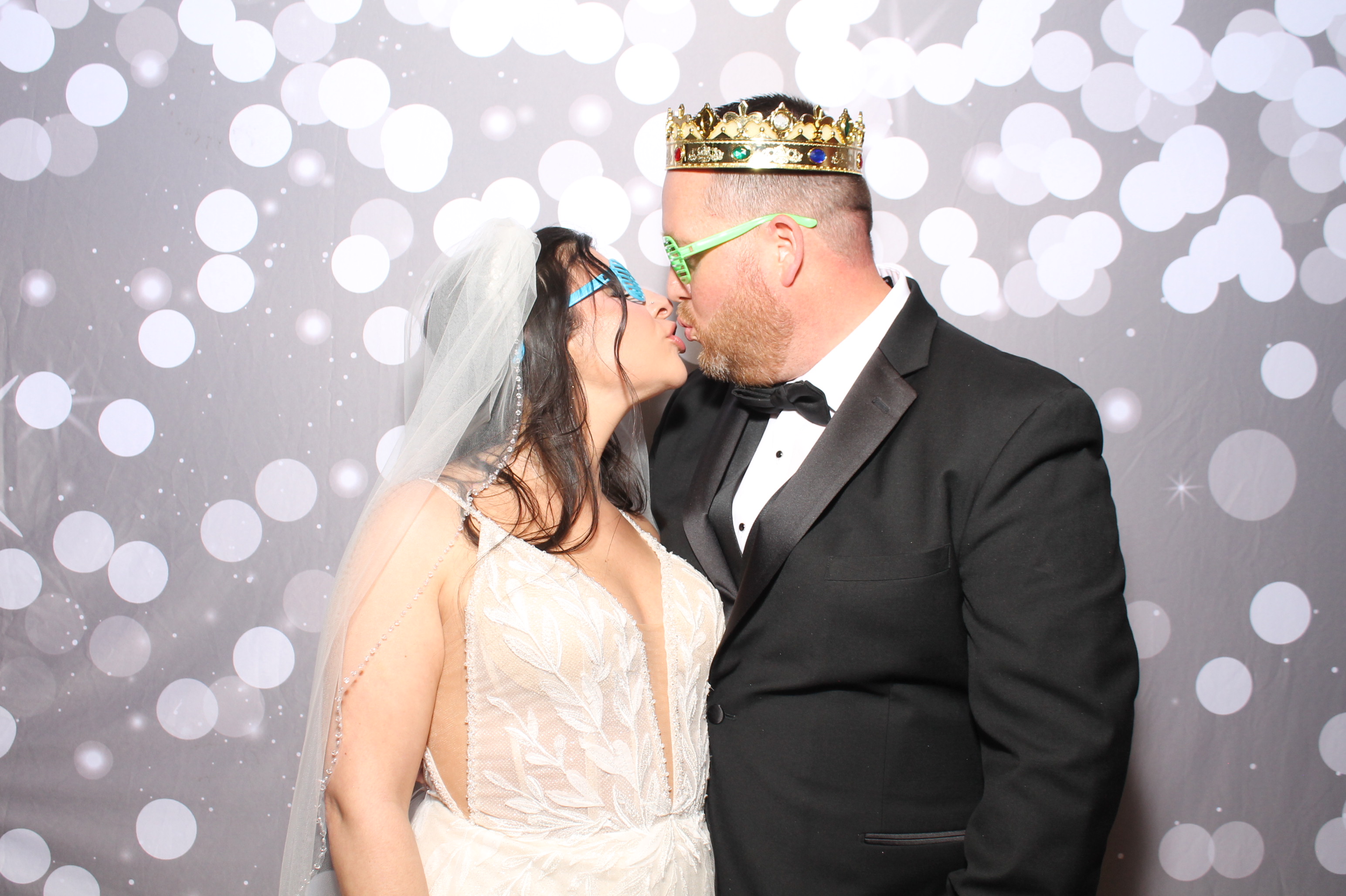 Sarah & Steven  | View more photos from the event at gallery.photoboothcincy.com/u/PhotoBoothCincy/Sarah-Steven