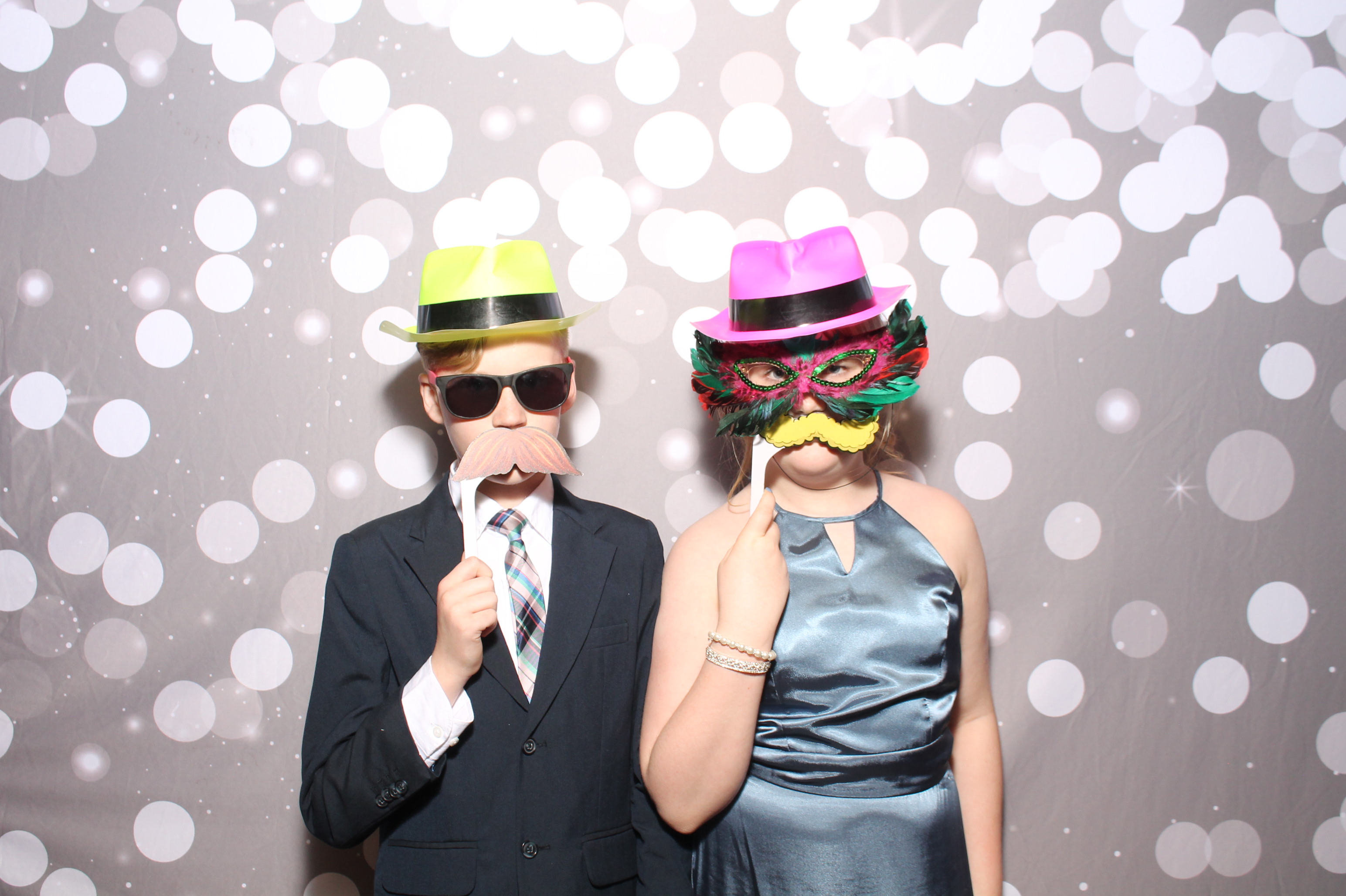Sarah & Steven  | View more photos from the event at gallery.photoboothcincy.com/u/PhotoBoothCincy/Sarah-Steven