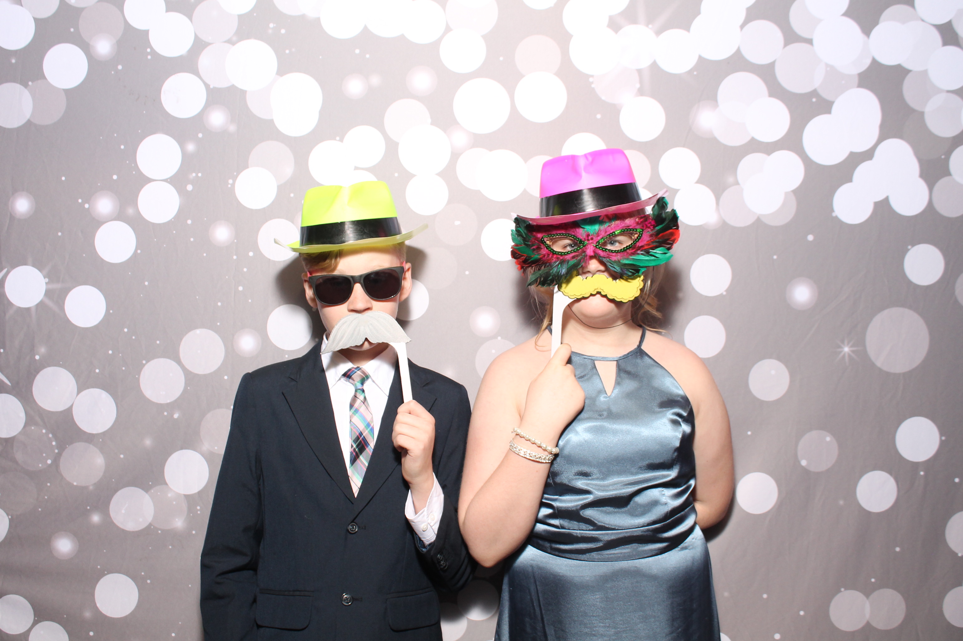 Sarah & Steven  | View more photos from the event at gallery.photoboothcincy.com/u/PhotoBoothCincy/Sarah-Steven